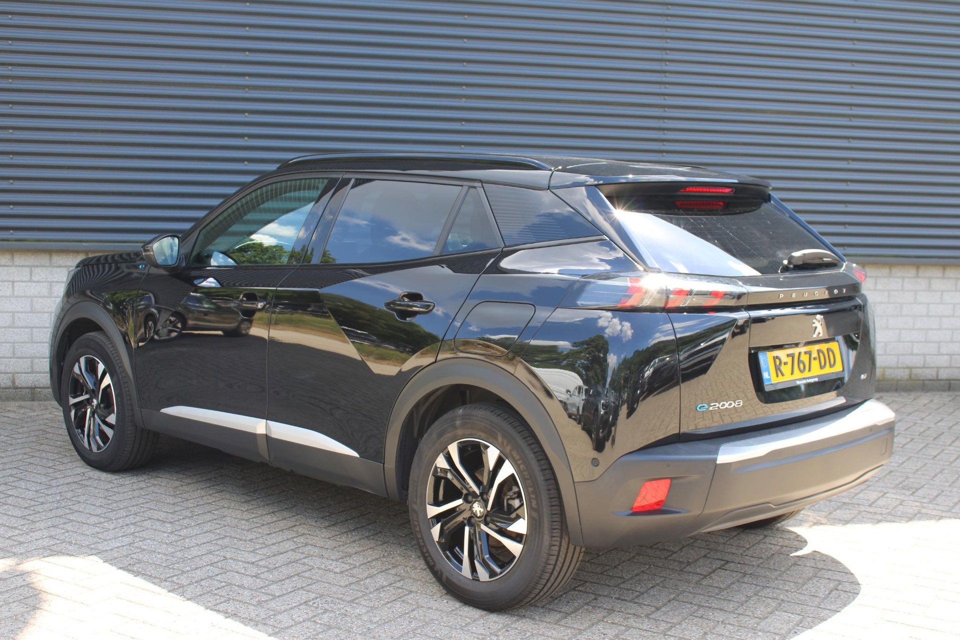 Peugeot e-2008
