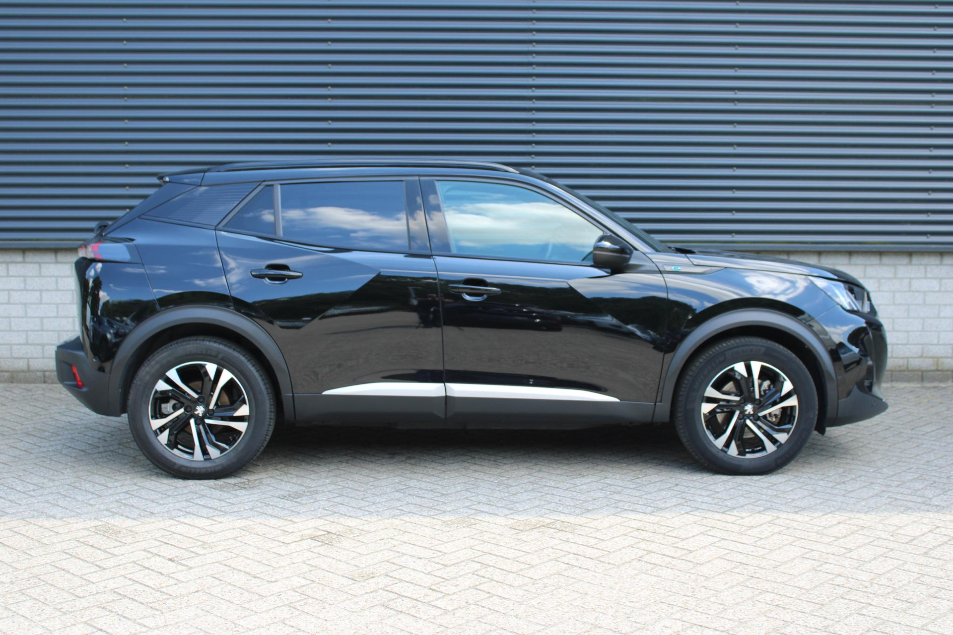 Peugeot e-2008