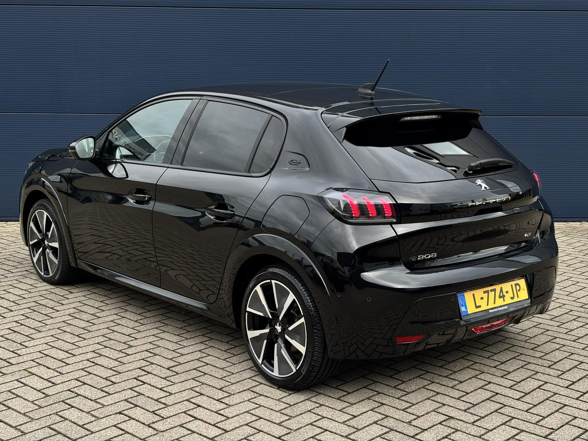 Peugeot e-208