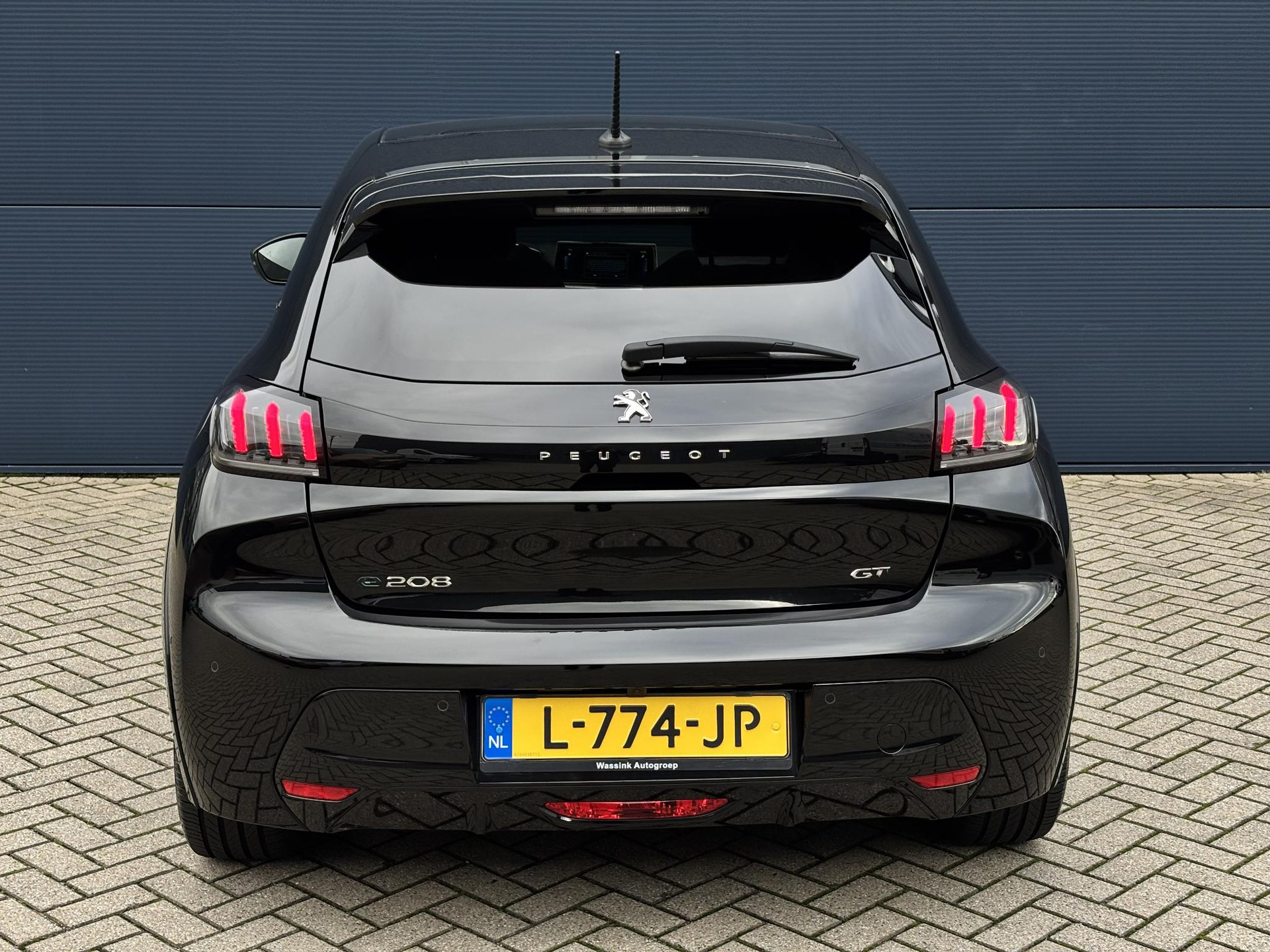 Peugeot e-208