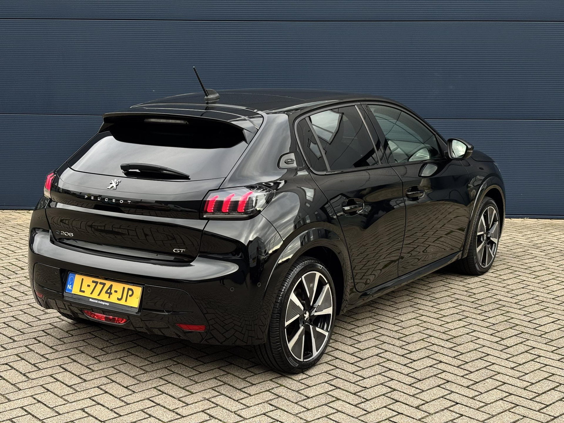 Peugeot e-208