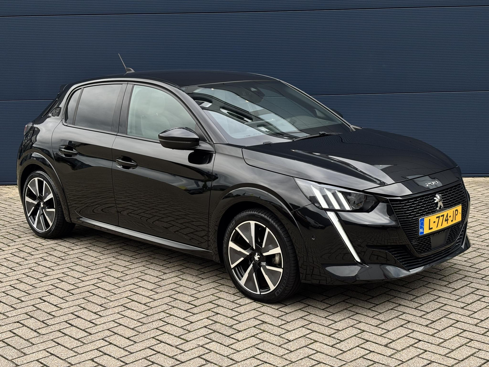 Peugeot e-208