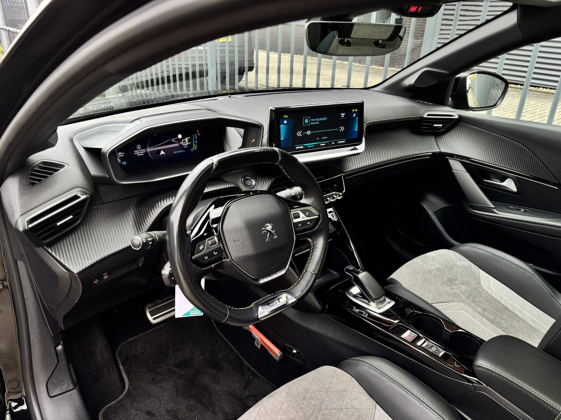 Peugeot e-208