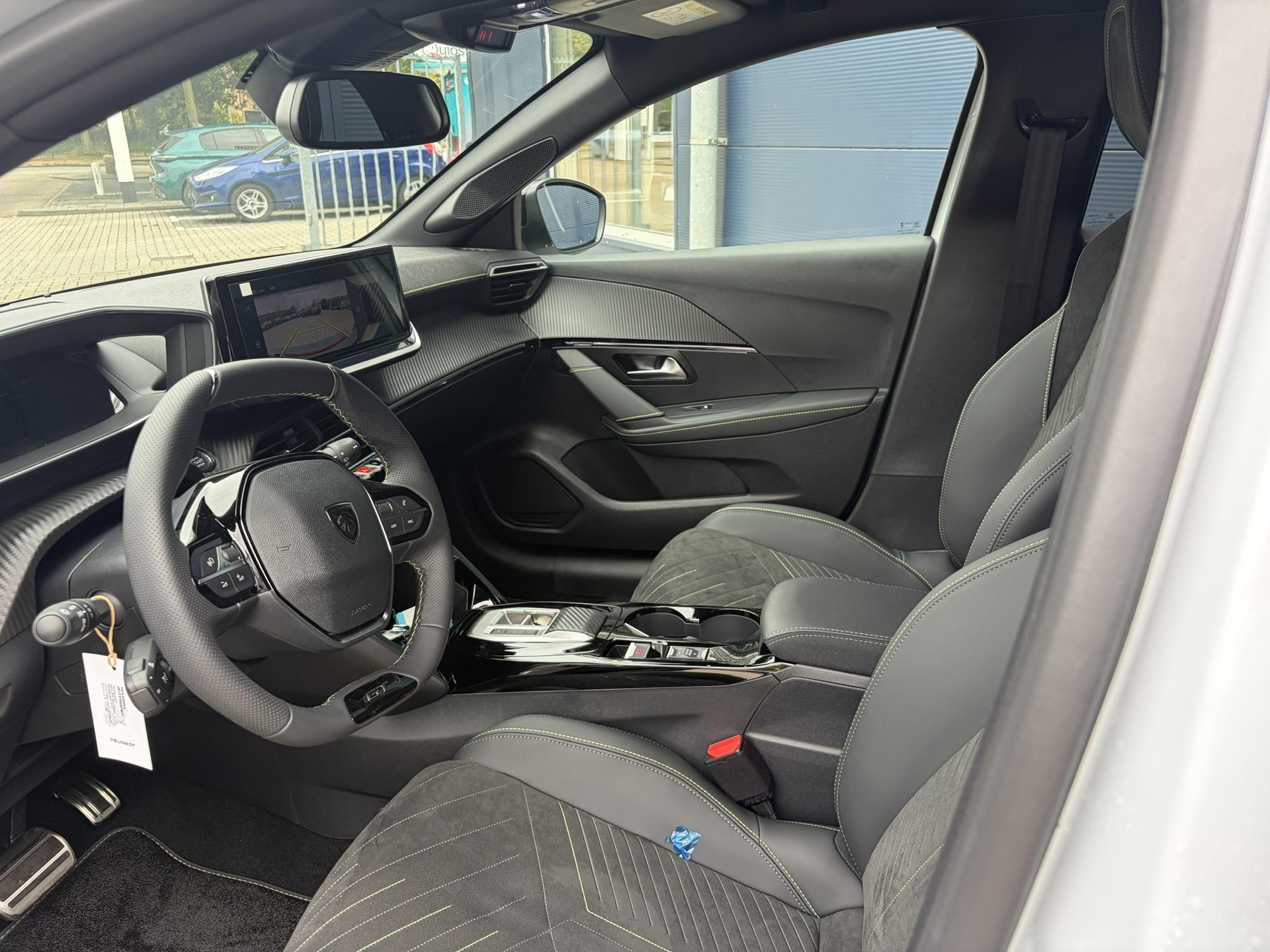 Peugeot e-208