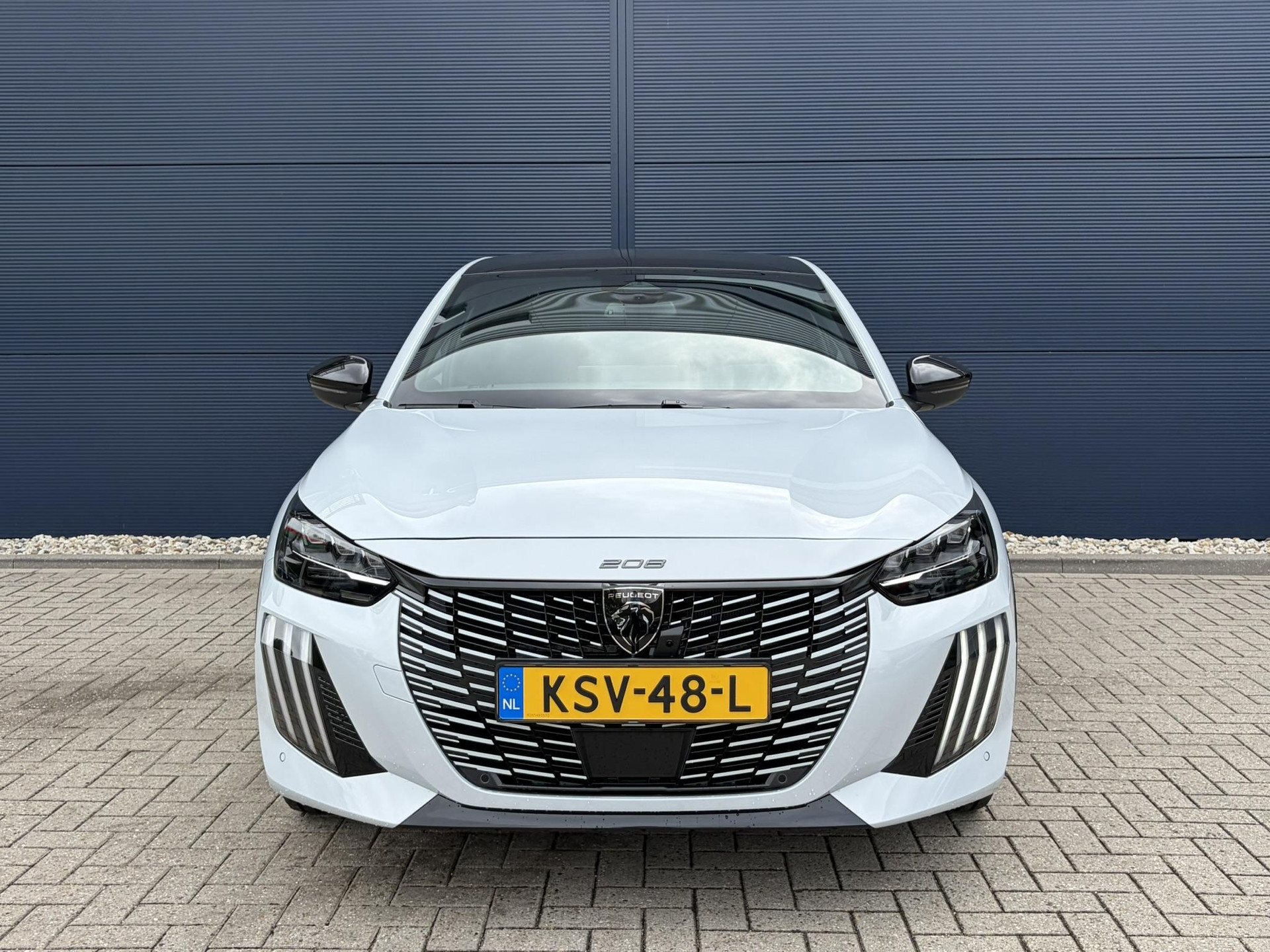 Peugeot e-208