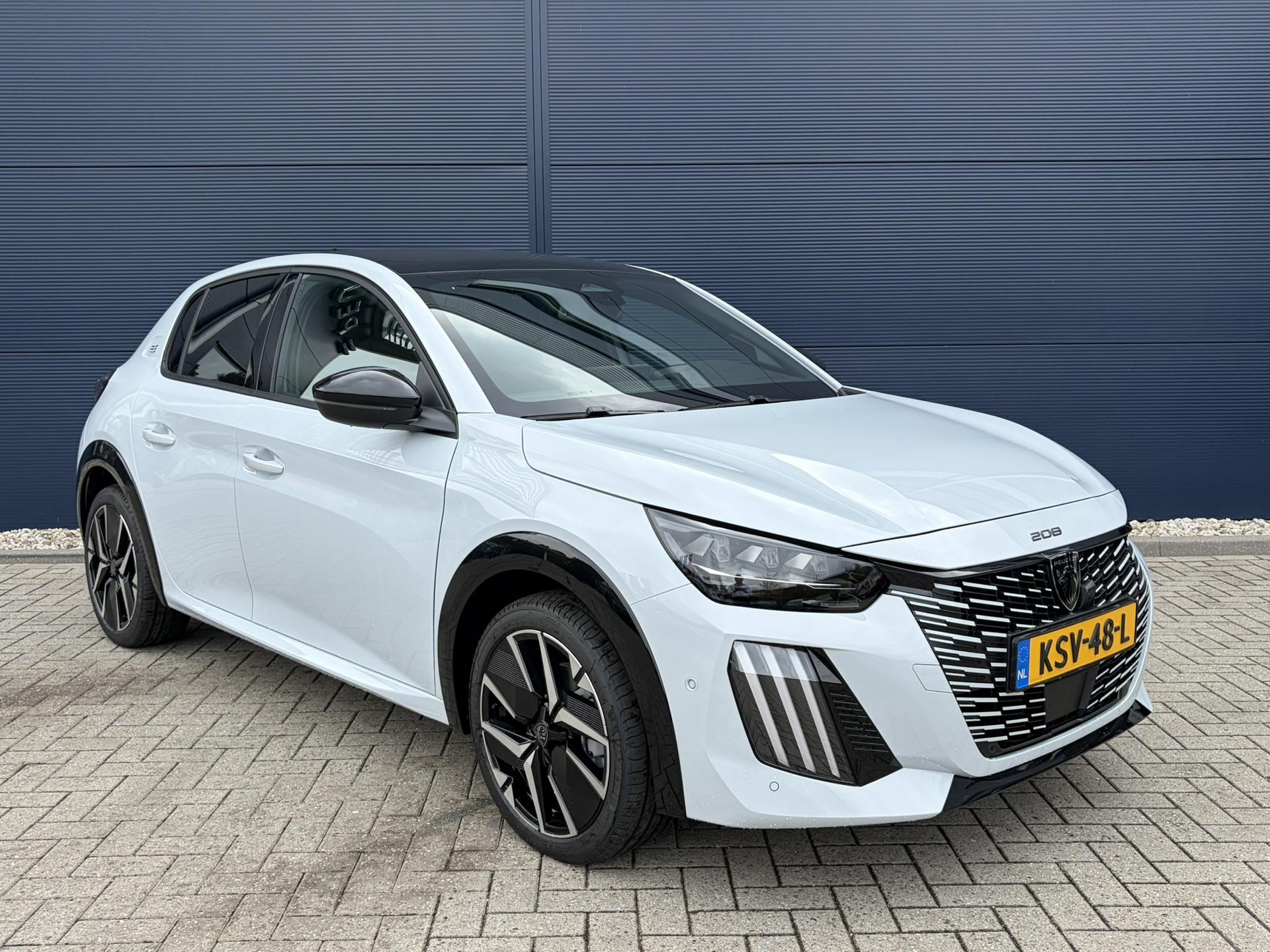 Peugeot e-208