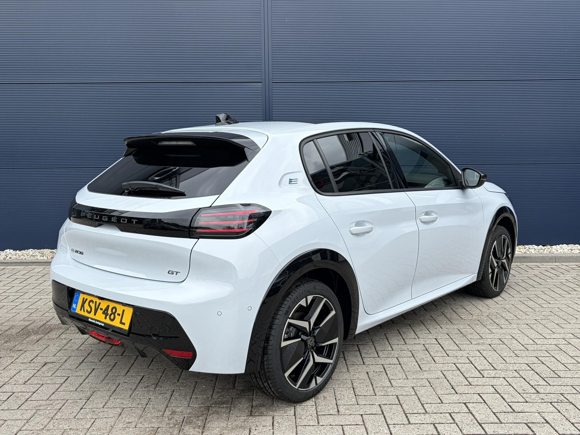 Peugeot e-208