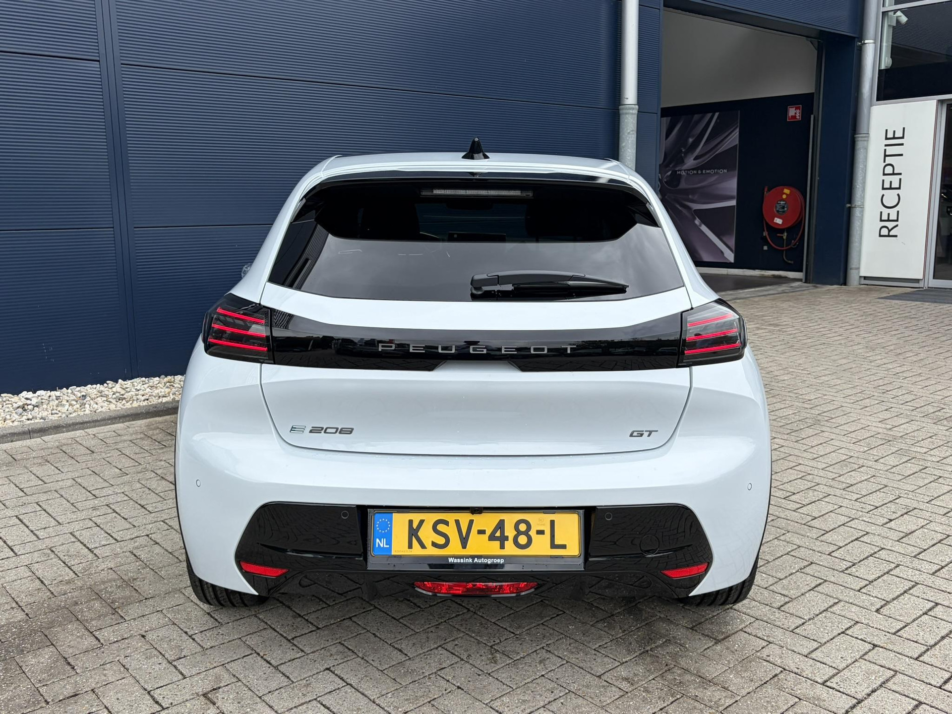 Peugeot e-208