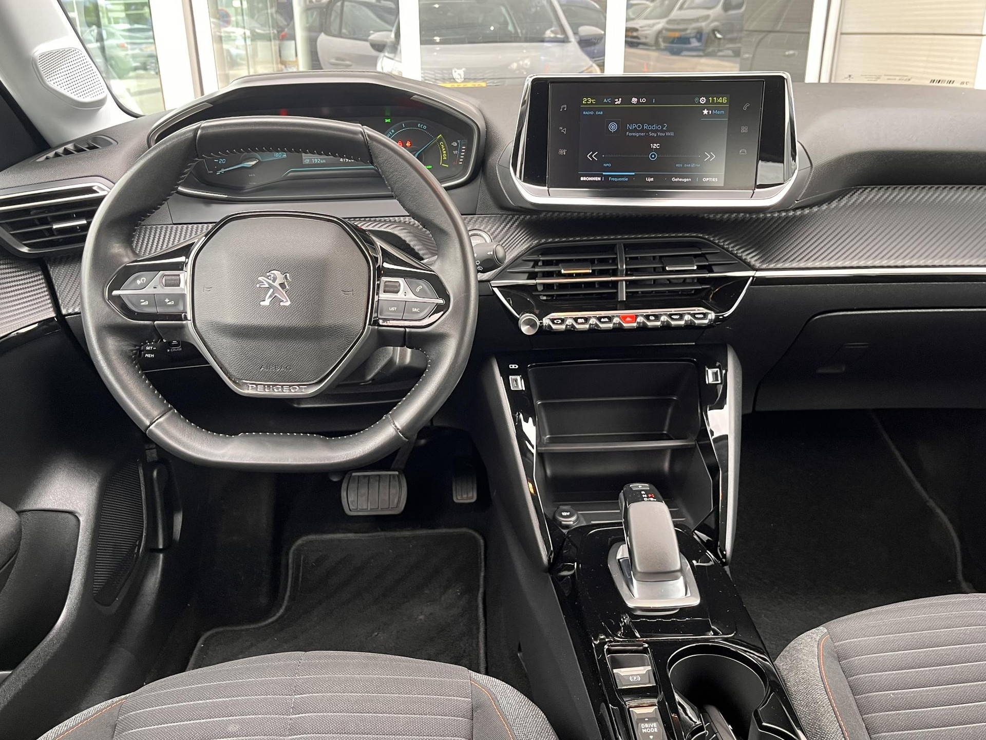 Peugeot e-208