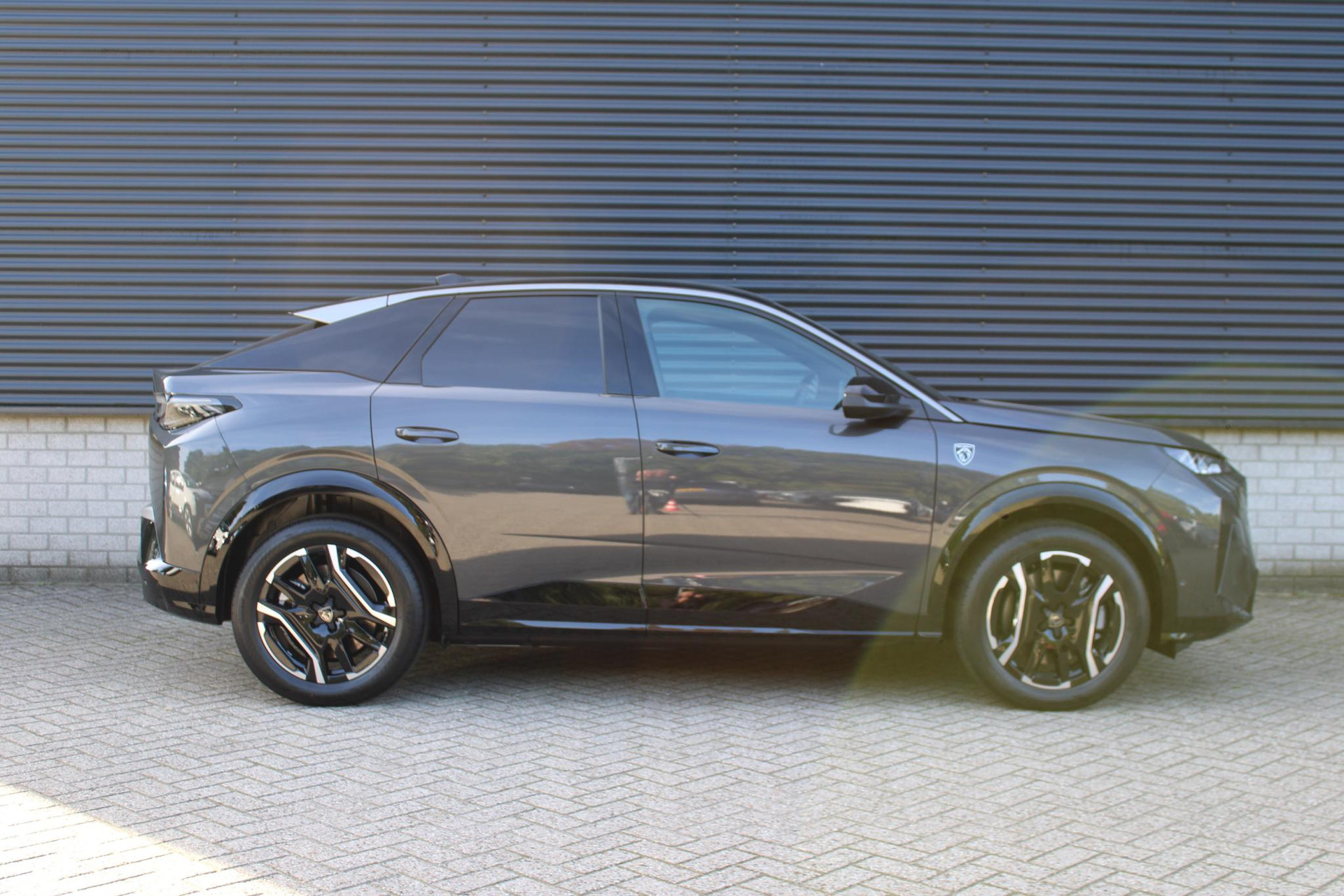 Peugeot e-3008