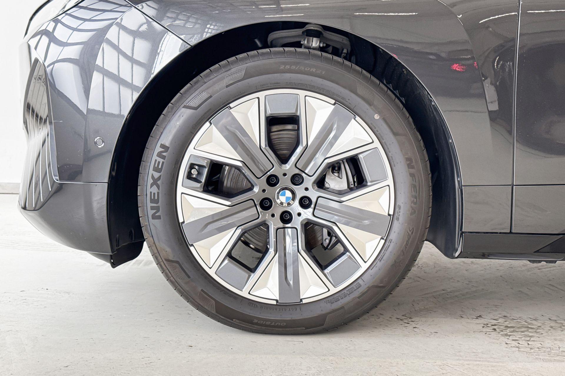 BMW iX