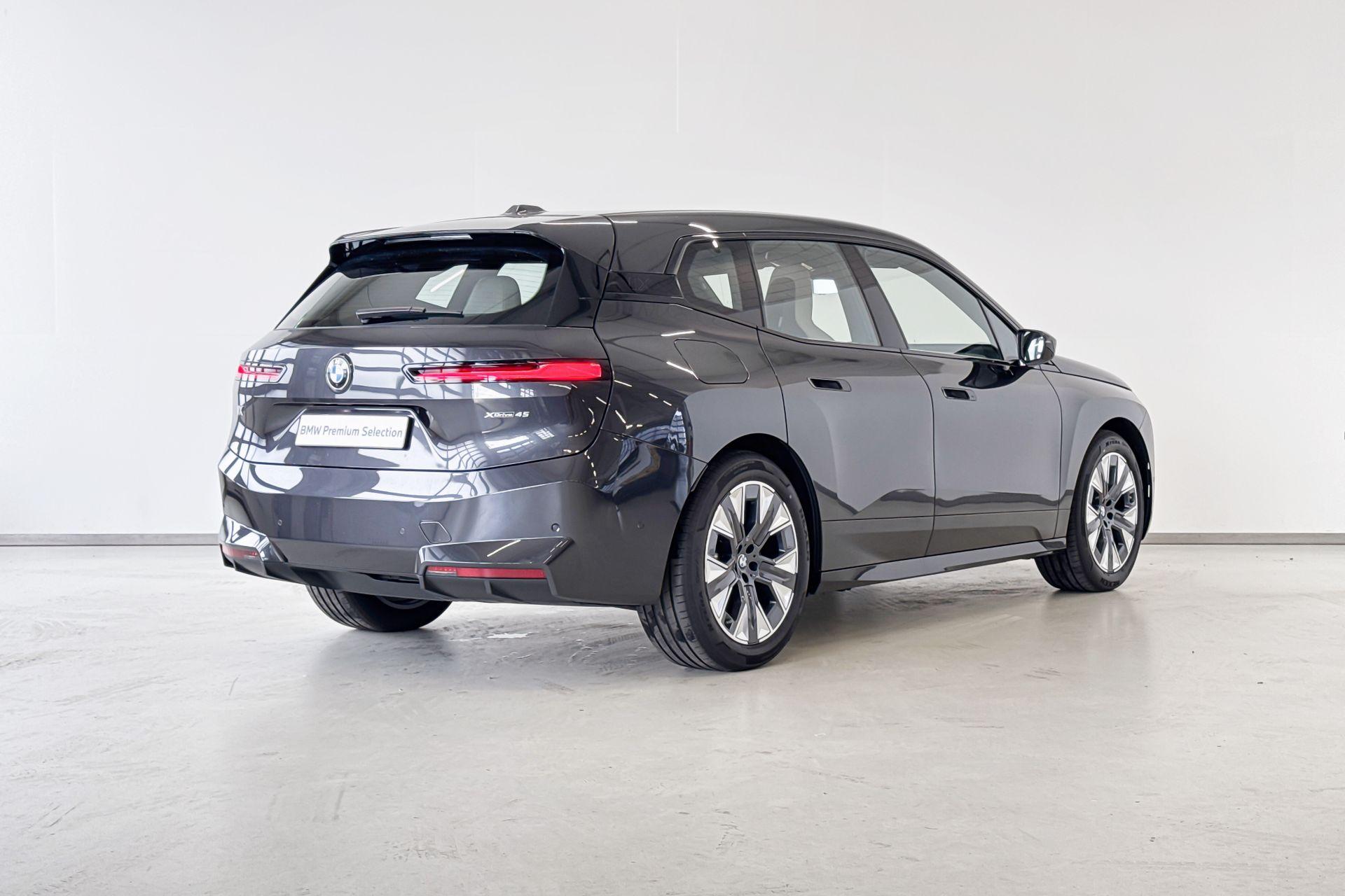 BMW iX
