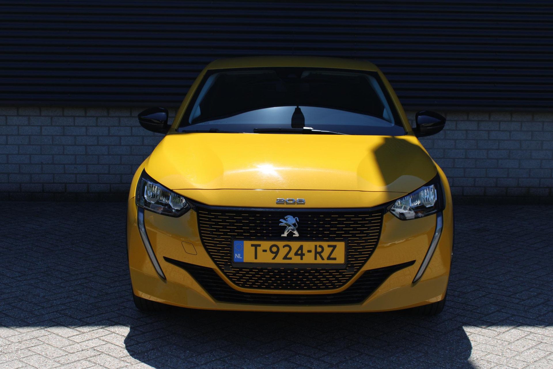 Peugeot e-208
