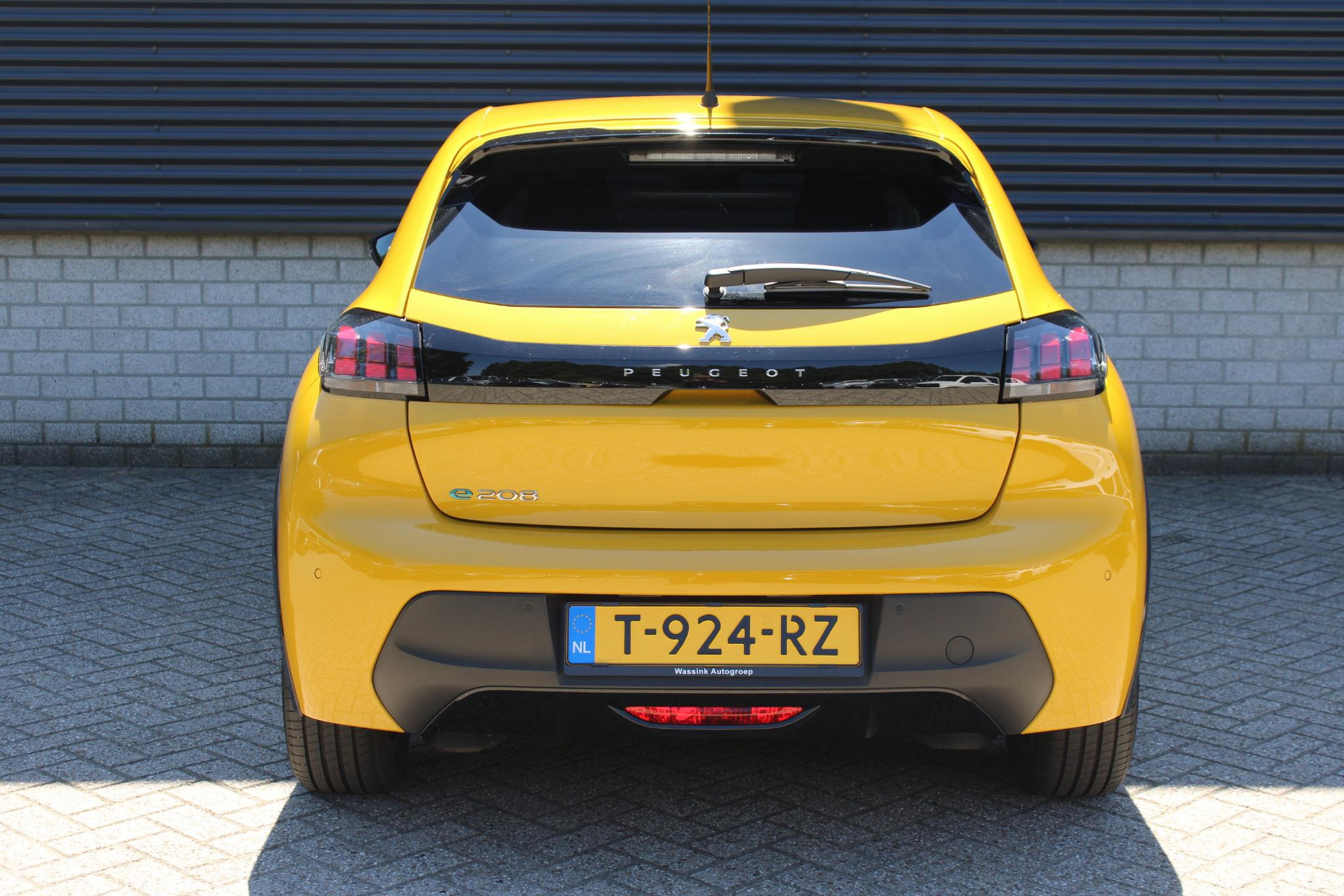 Peugeot e-208