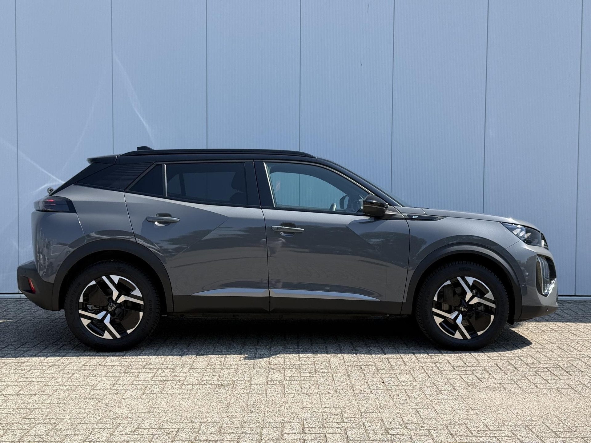 Peugeot e-2008