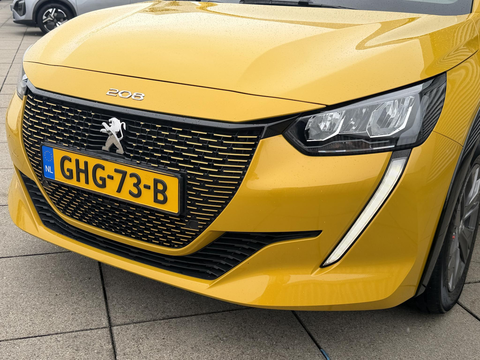 Peugeot e-208
