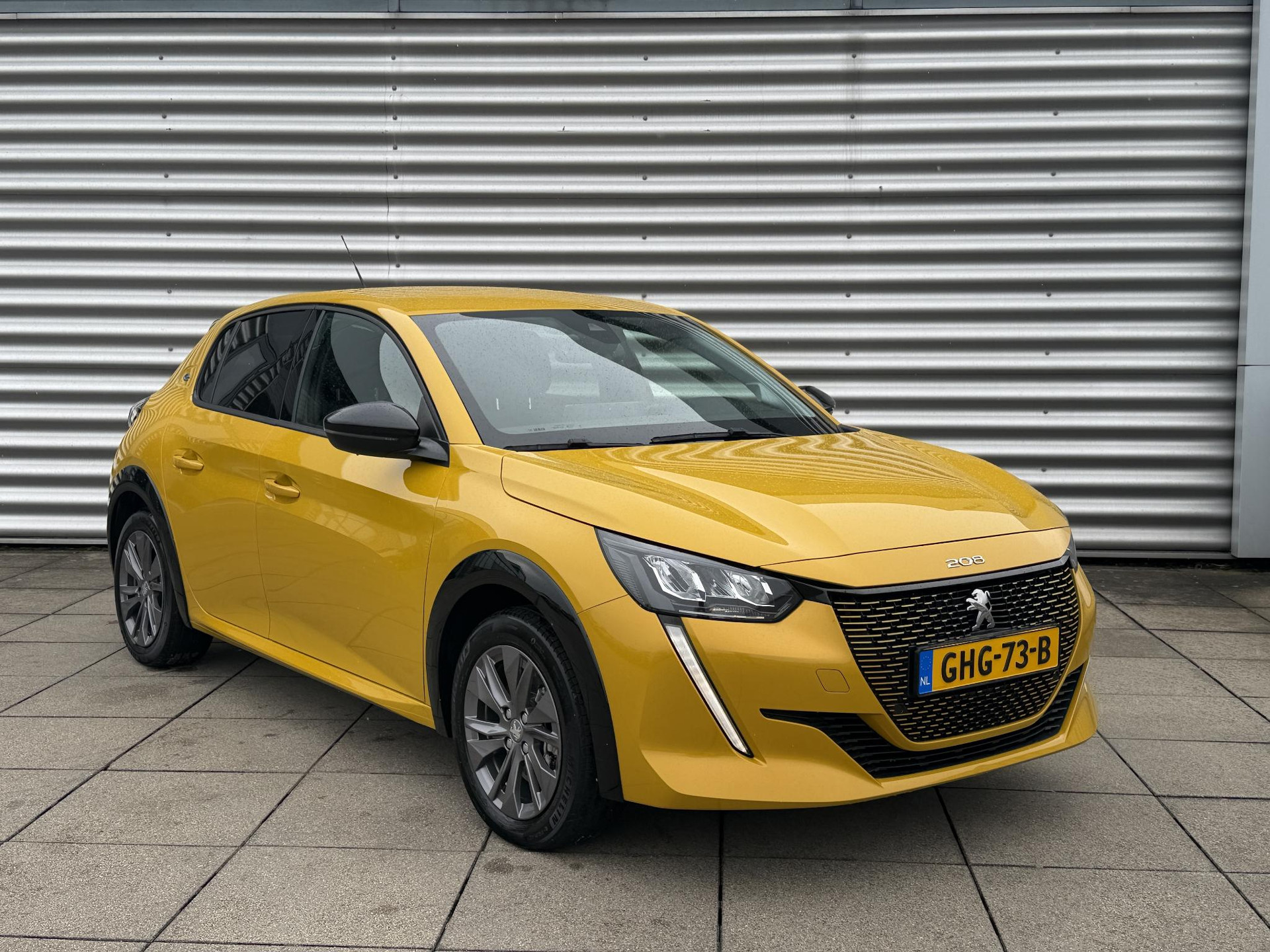 Peugeot e-208