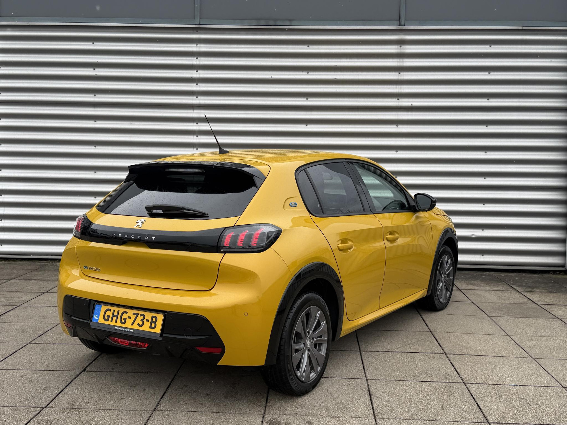 Peugeot e-208