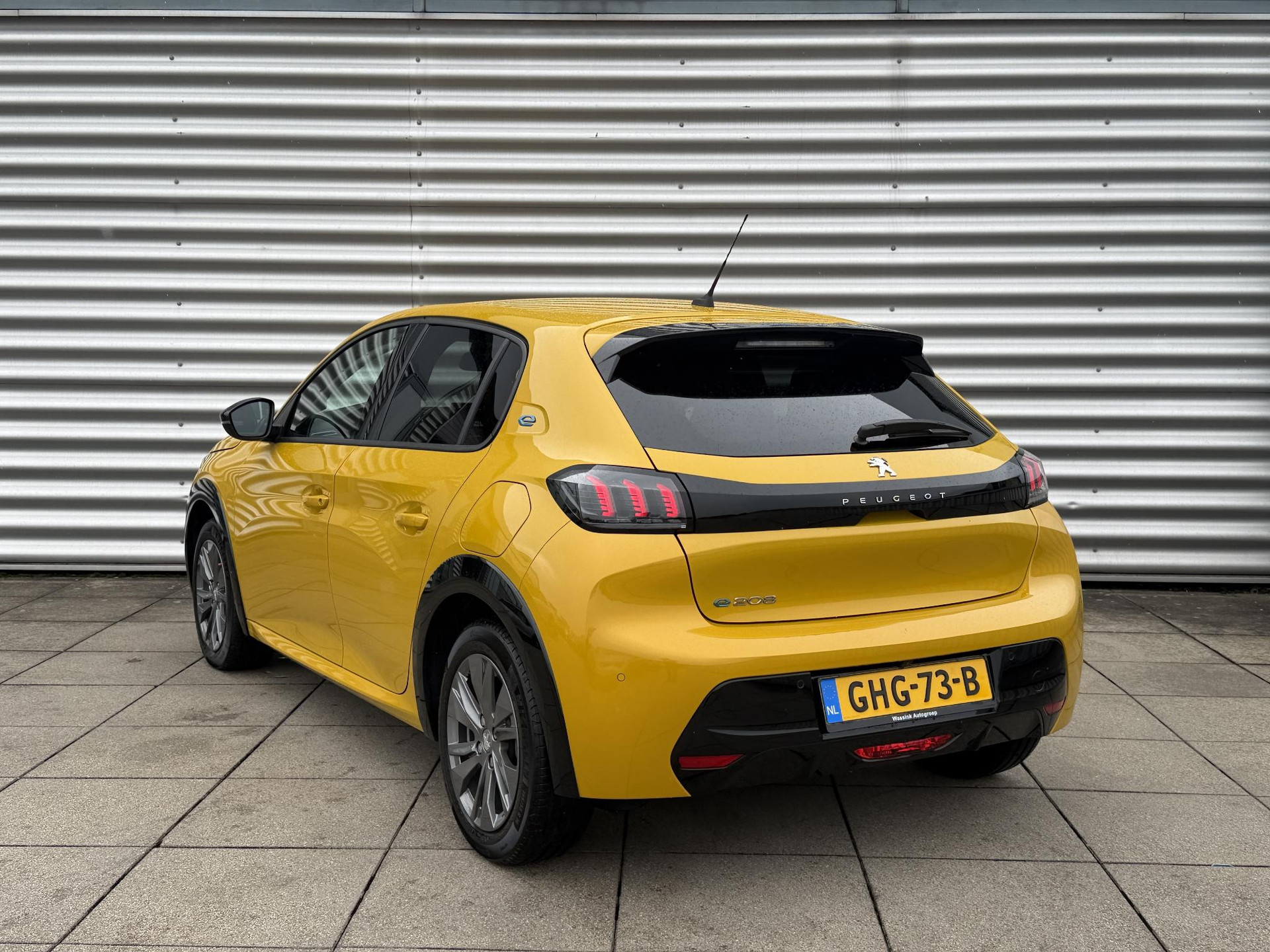 Peugeot e-208