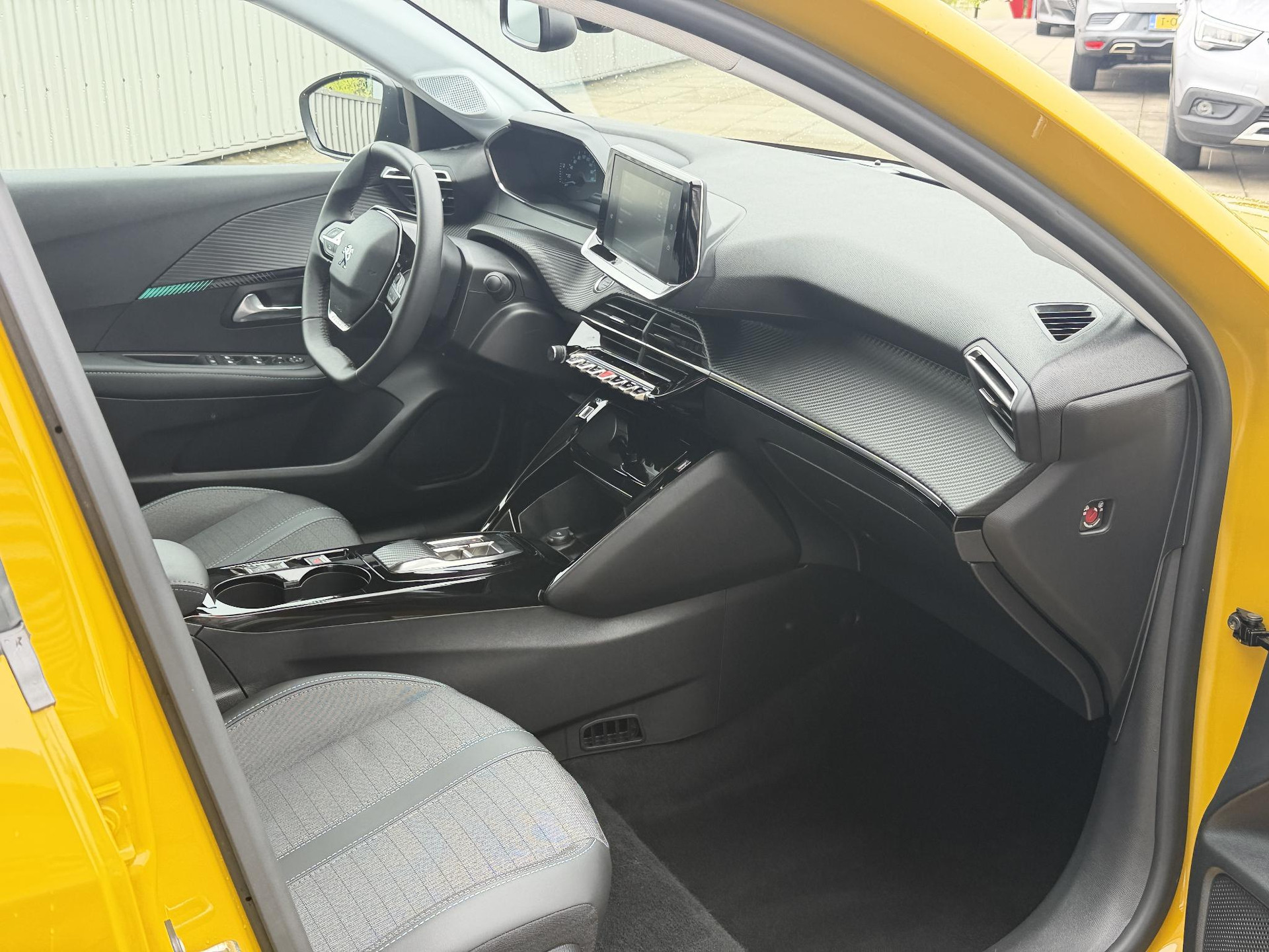 Peugeot e-208