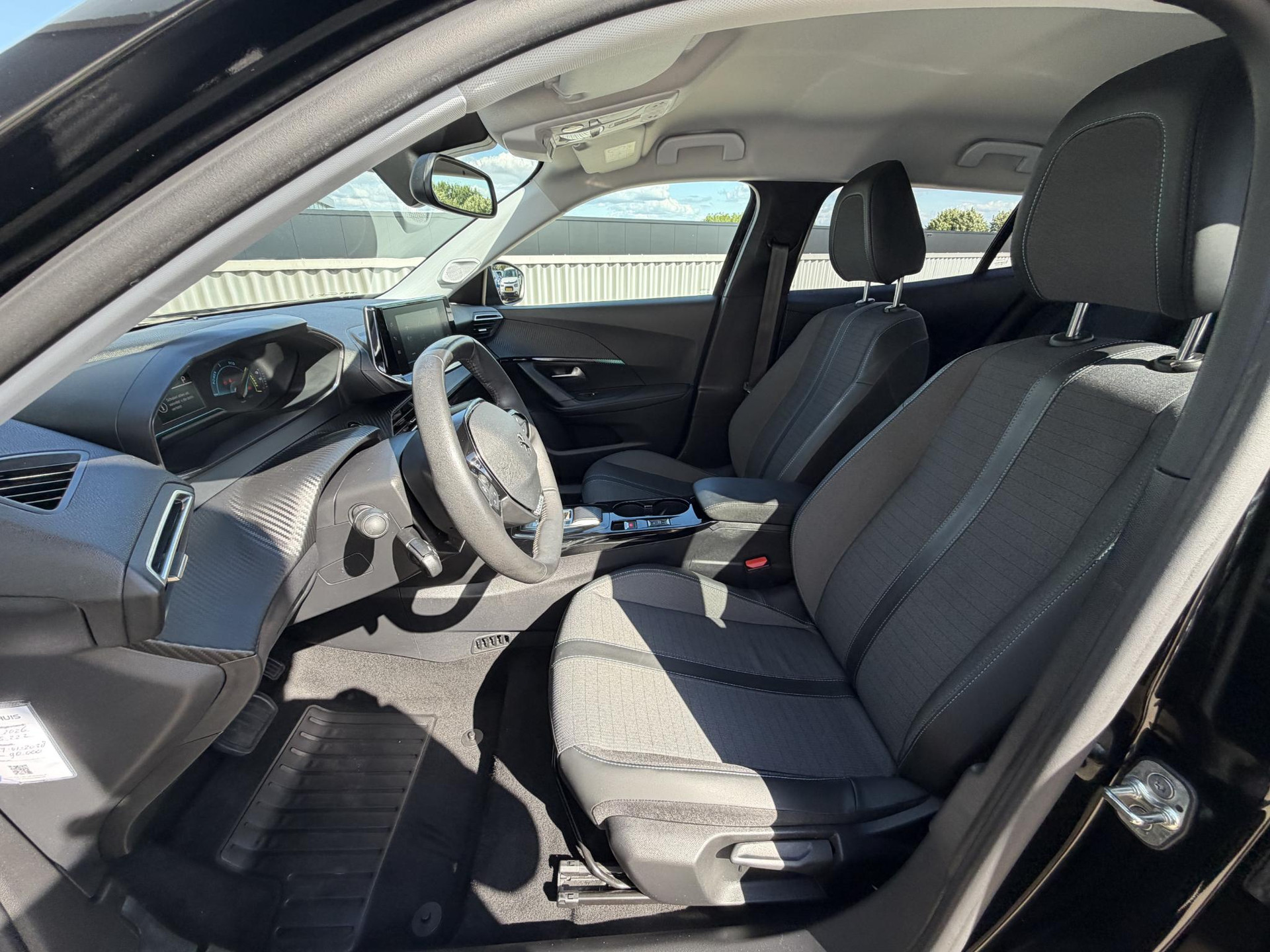 Peugeot e-2008