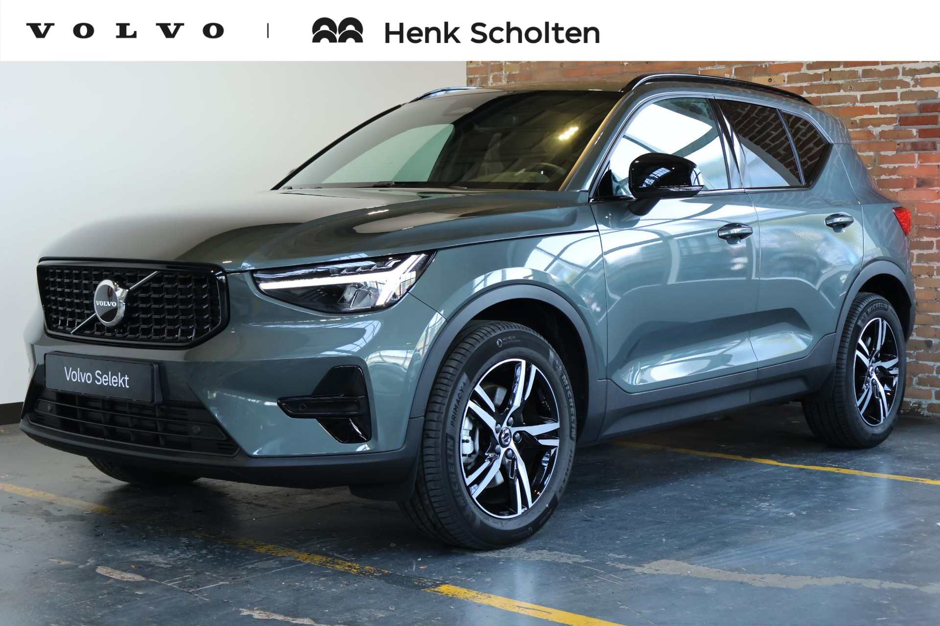 Volvo XC40 B4 Plus Dark 2026, foto 1