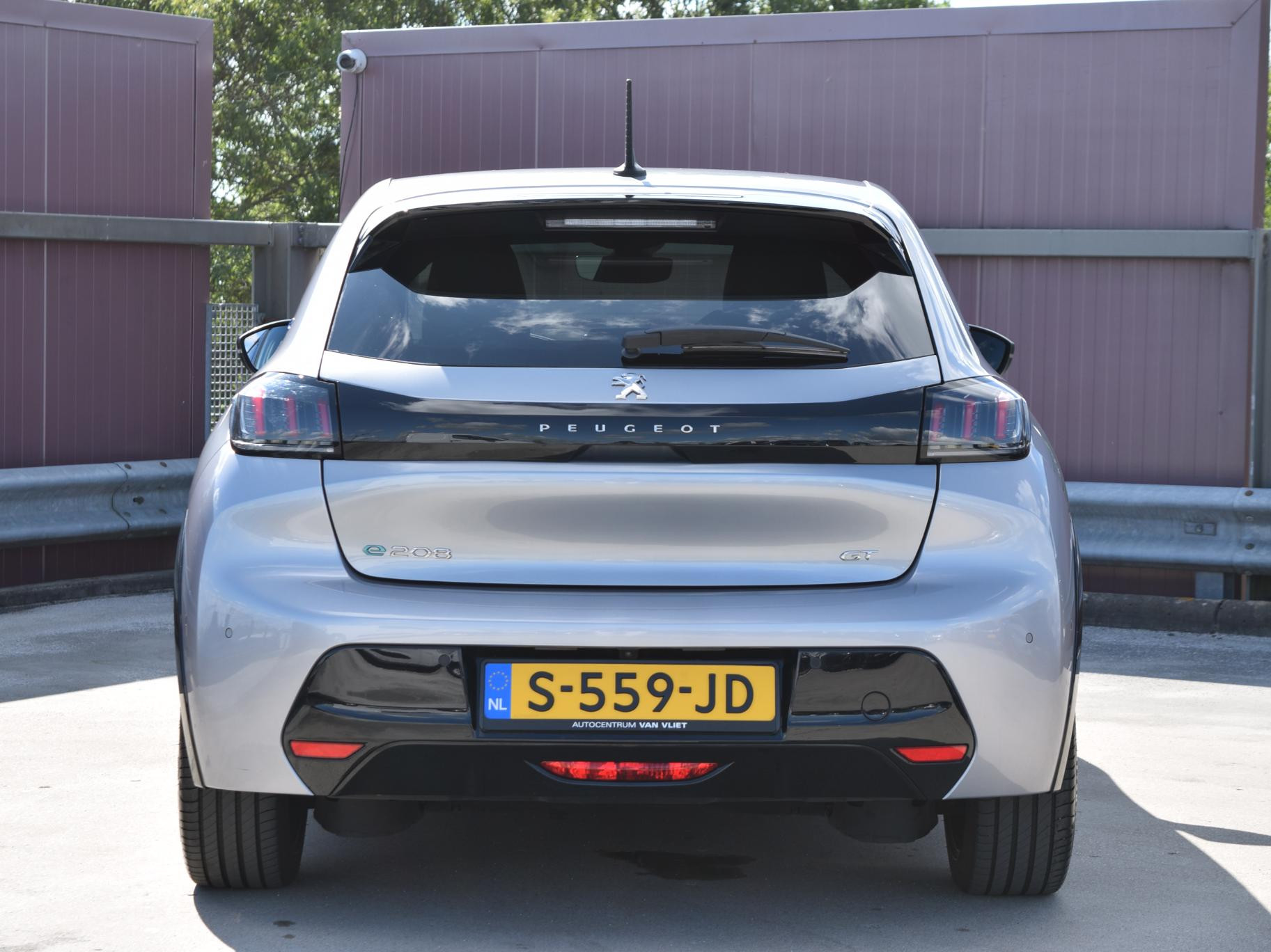 Peugeot e-208