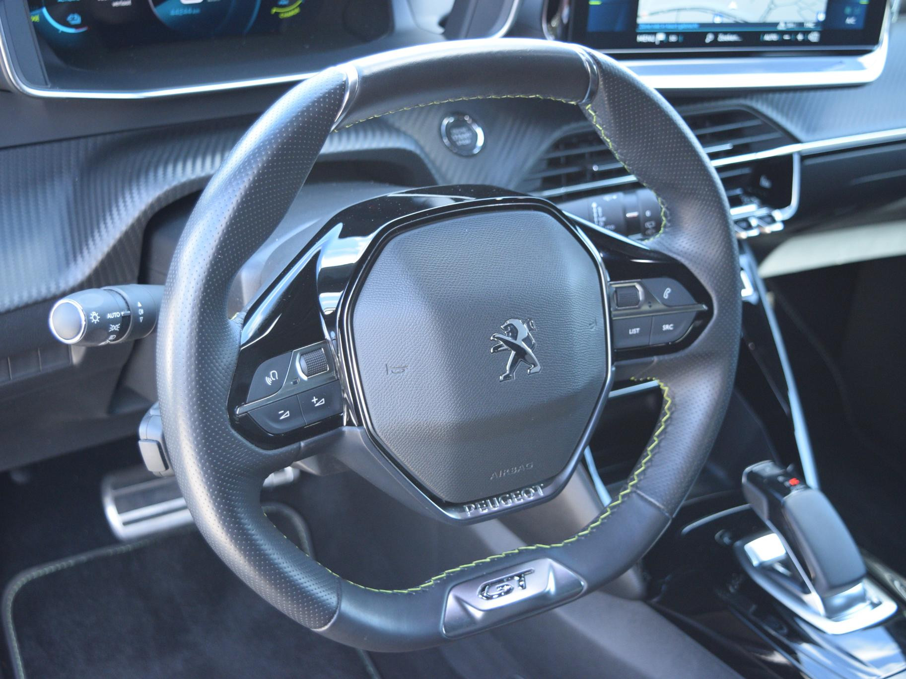 Peugeot e-208