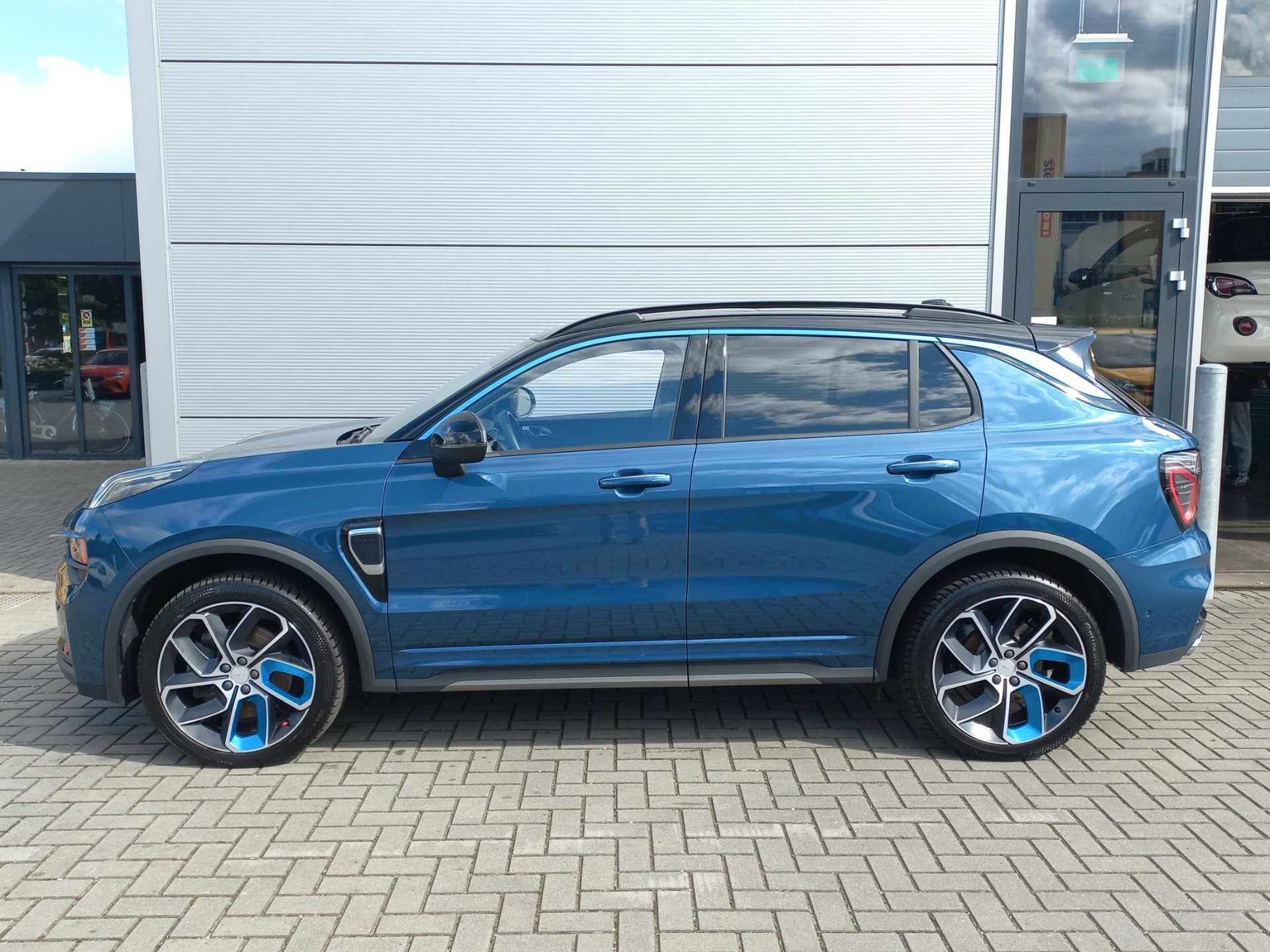 Lynk & Co 01