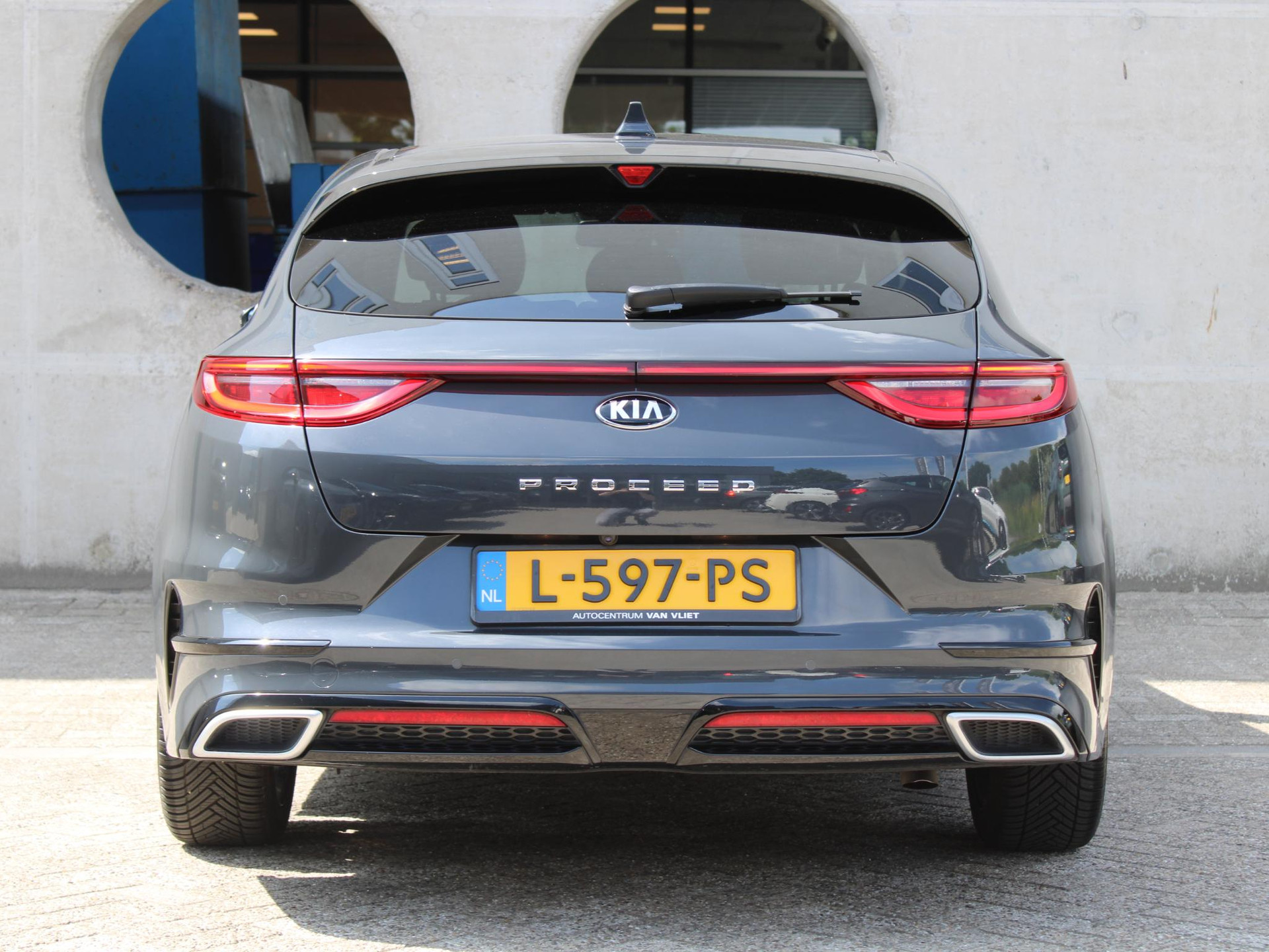 Kia Proceed