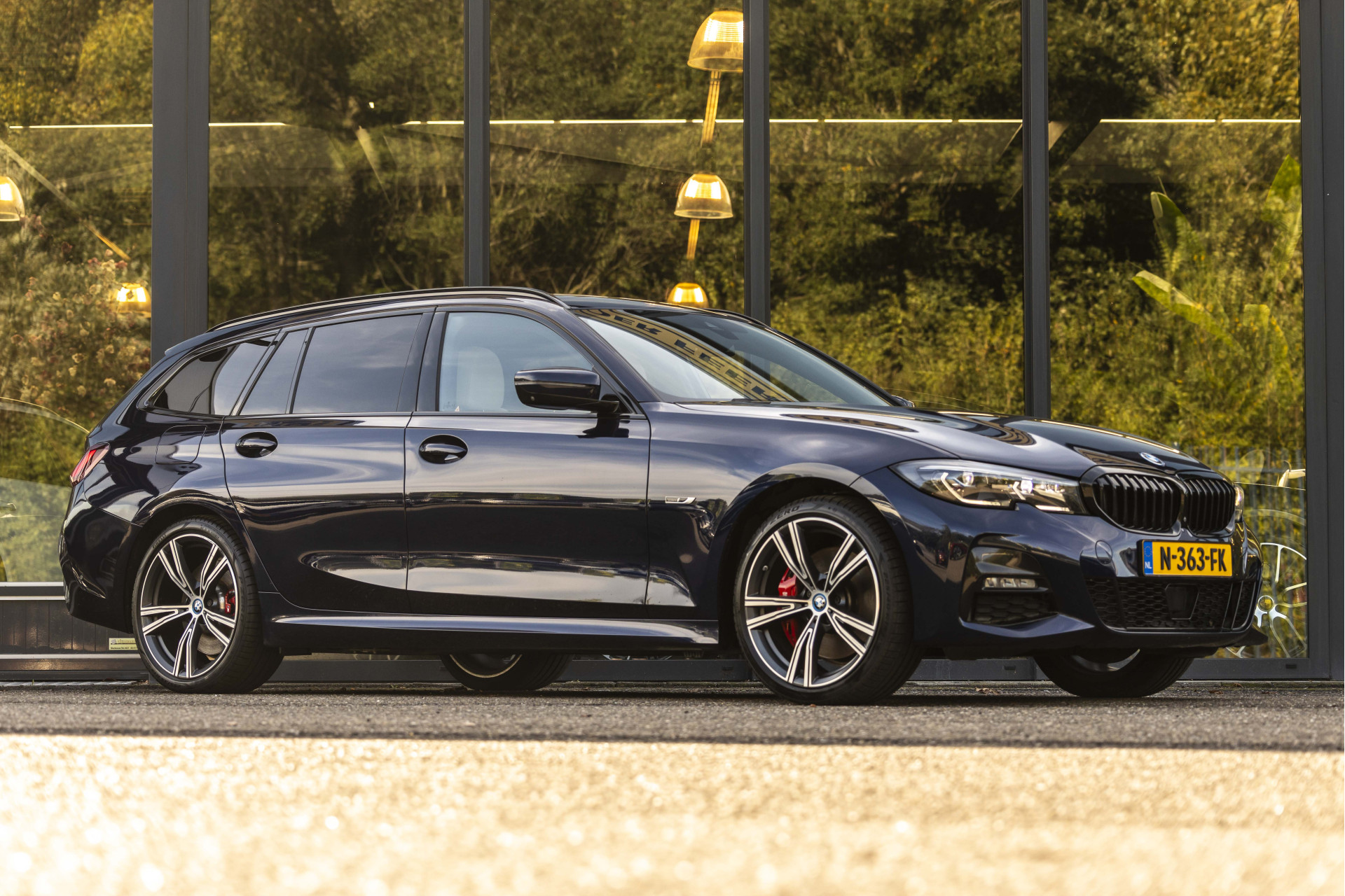 BMW 3 Serie Touring 330e Business Edition Plus M-Pakket  / Pano dak