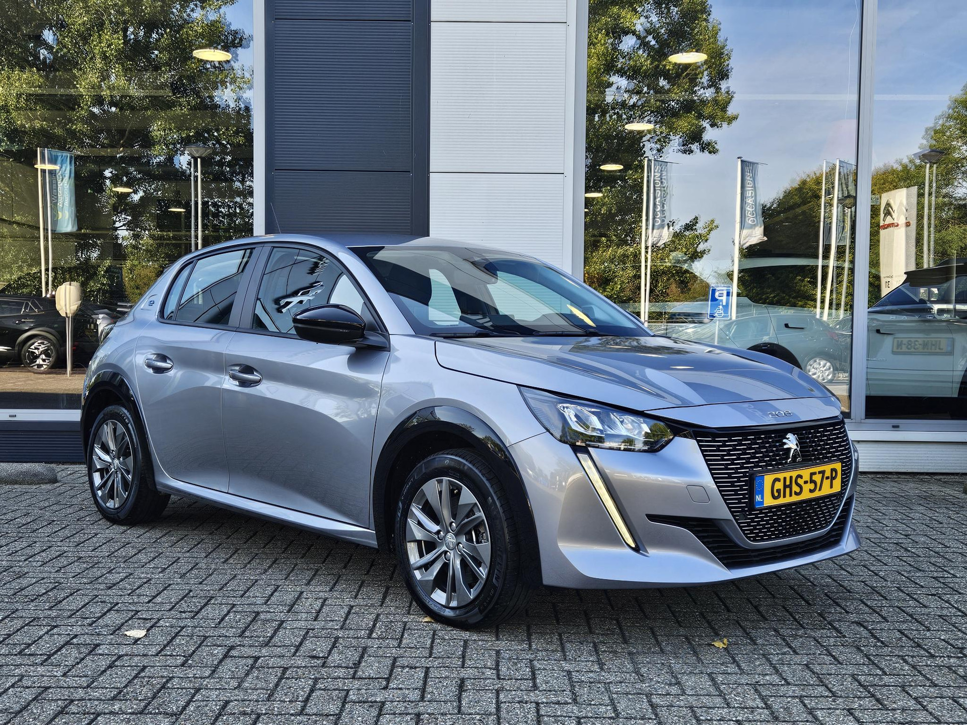 Peugeot e-208