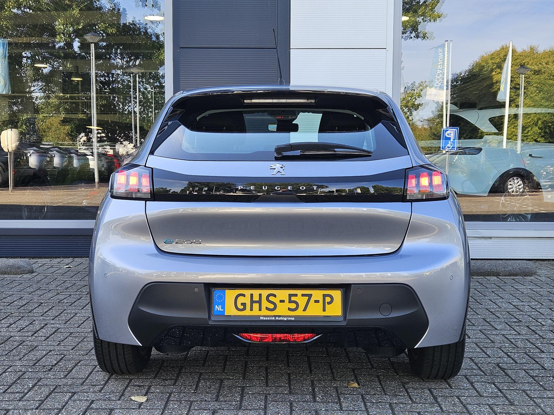Peugeot e-208