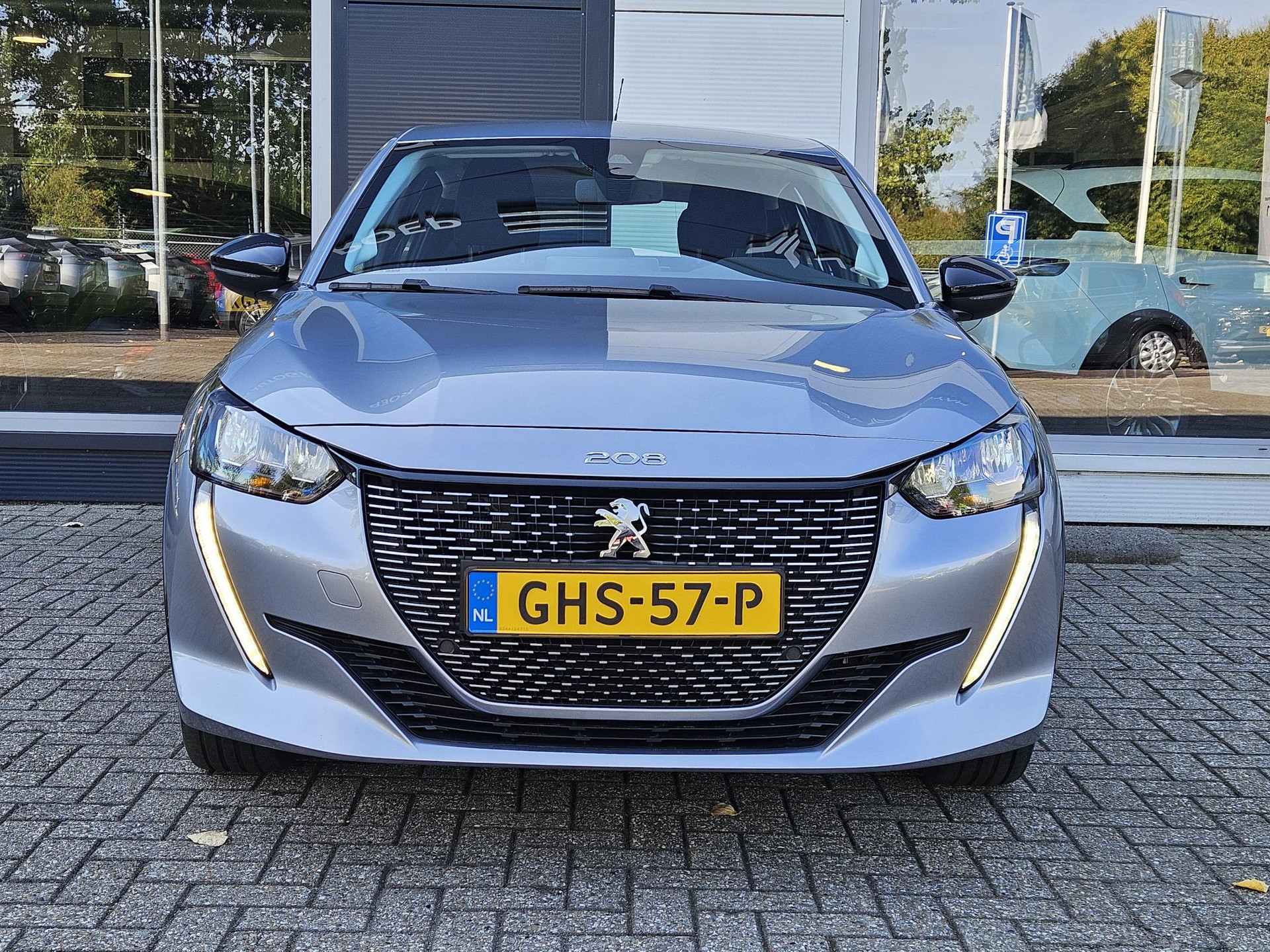 Peugeot e-208
