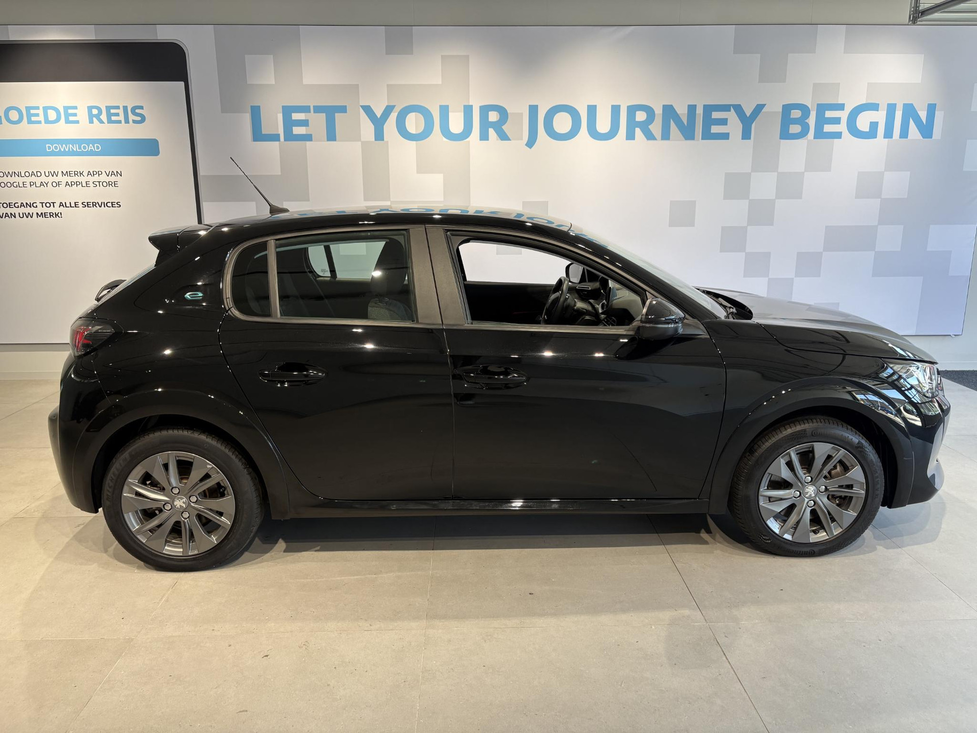 Peugeot e-208