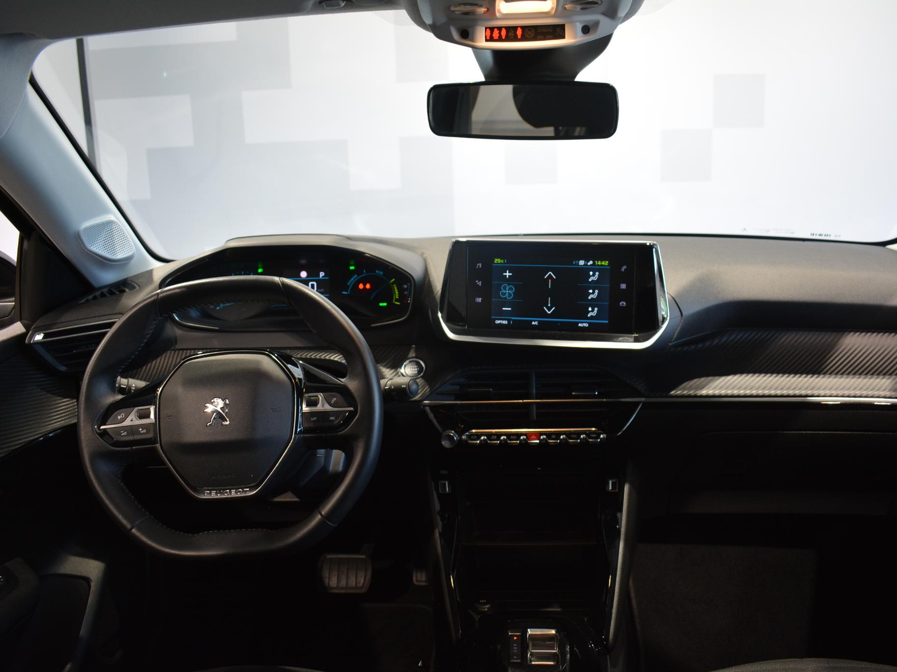 Peugeot e-208