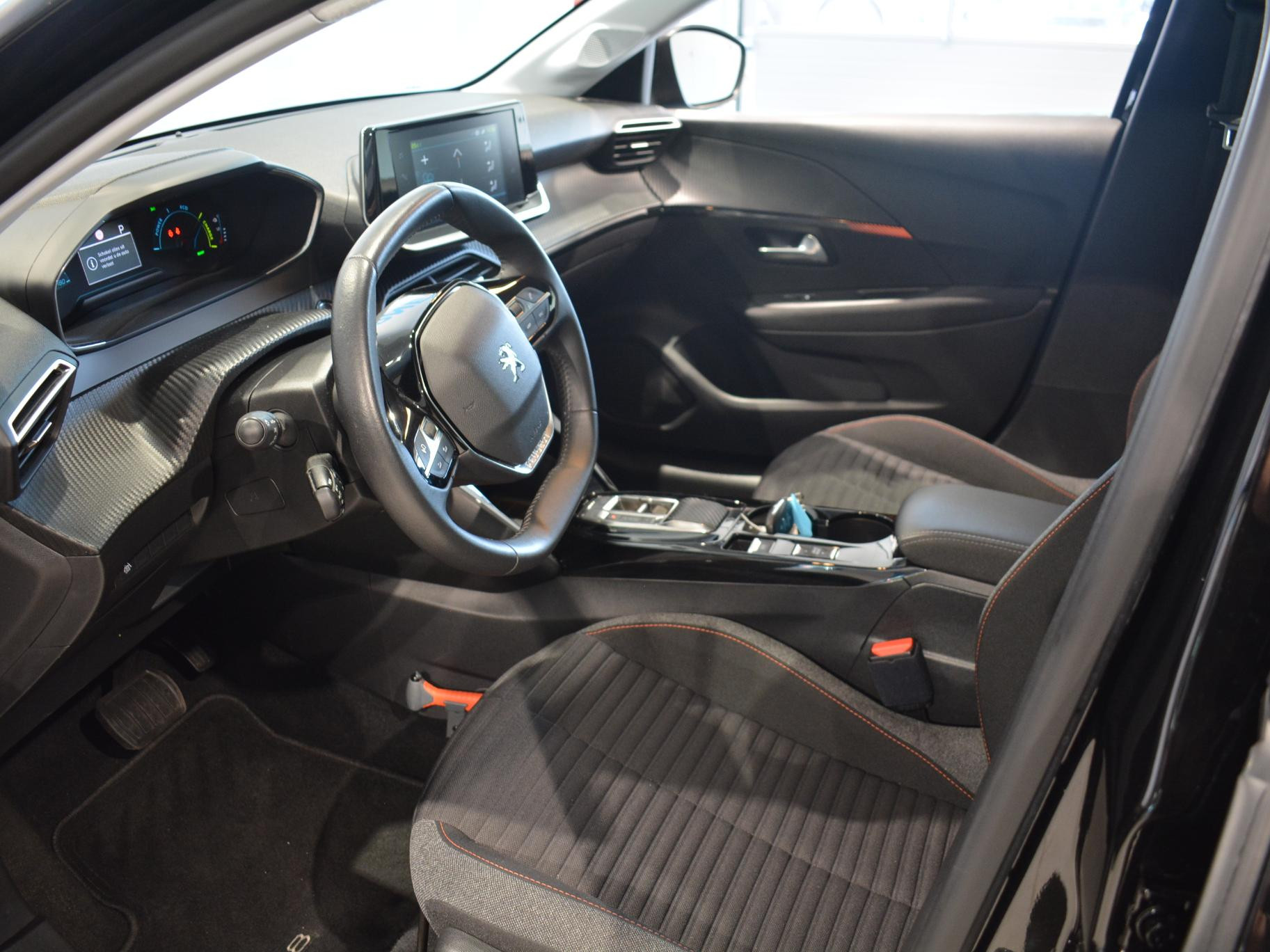 Peugeot e-208