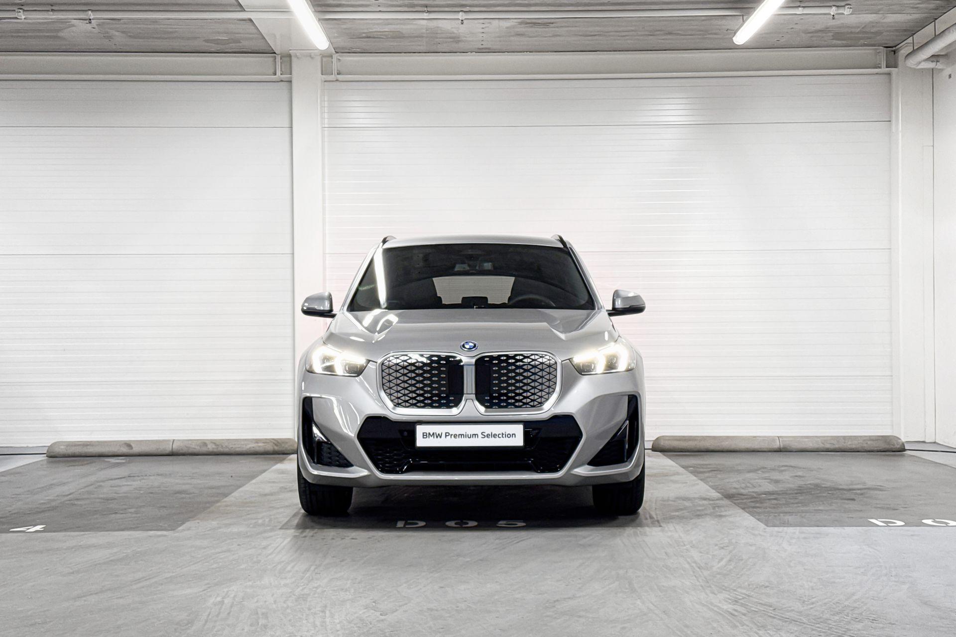 BMW iX1