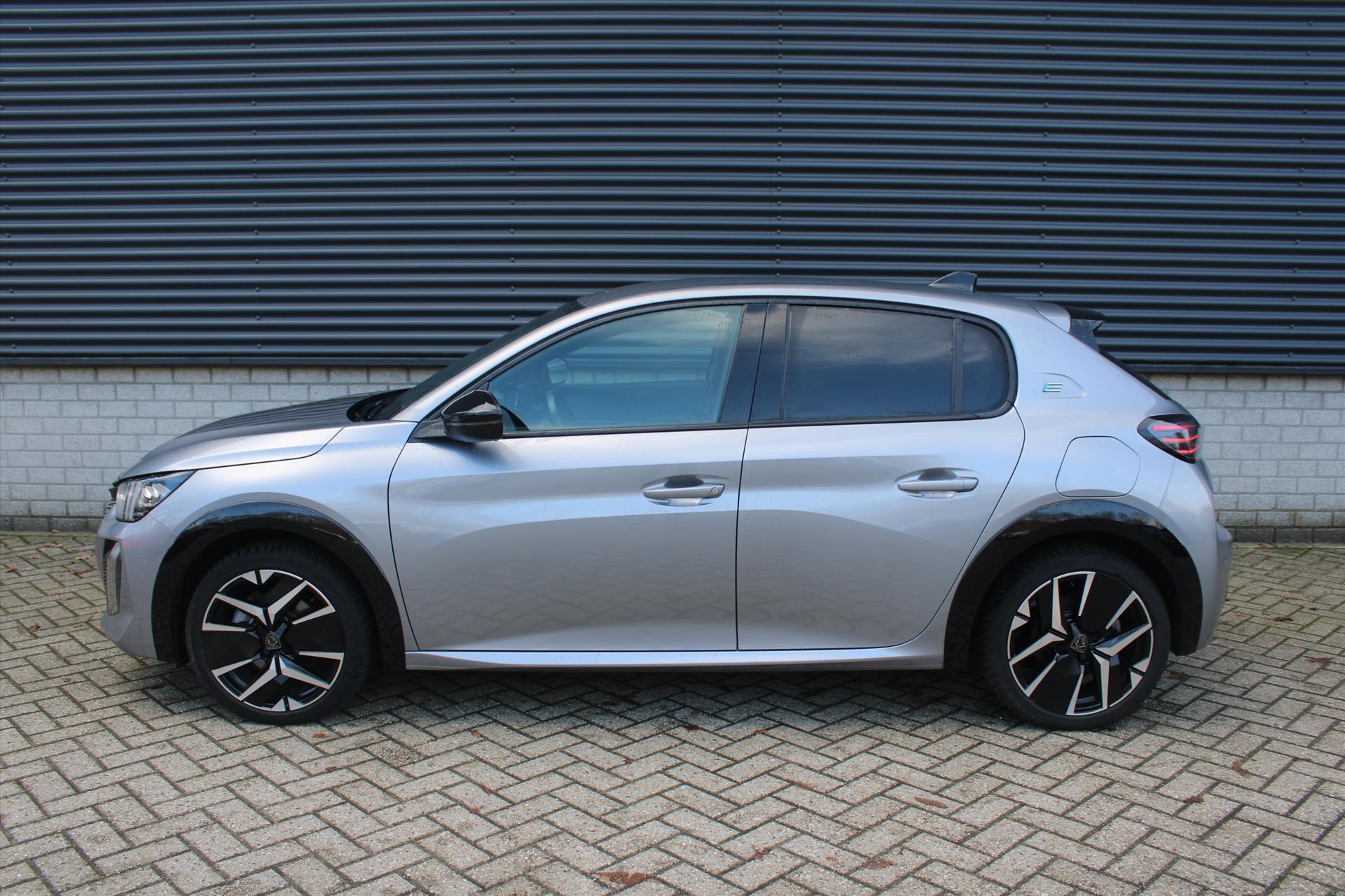 Peugeot e-208