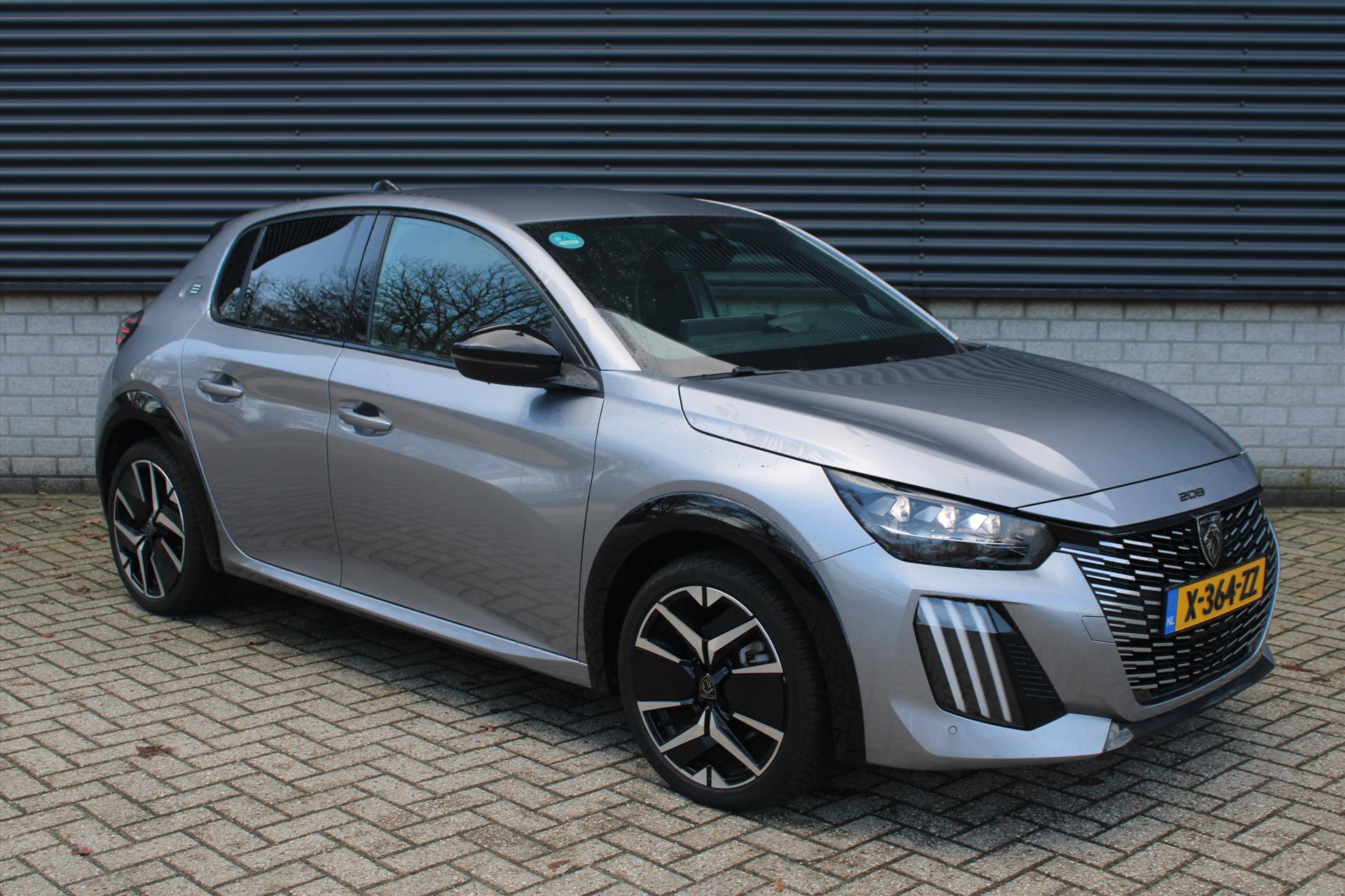 Peugeot e-208