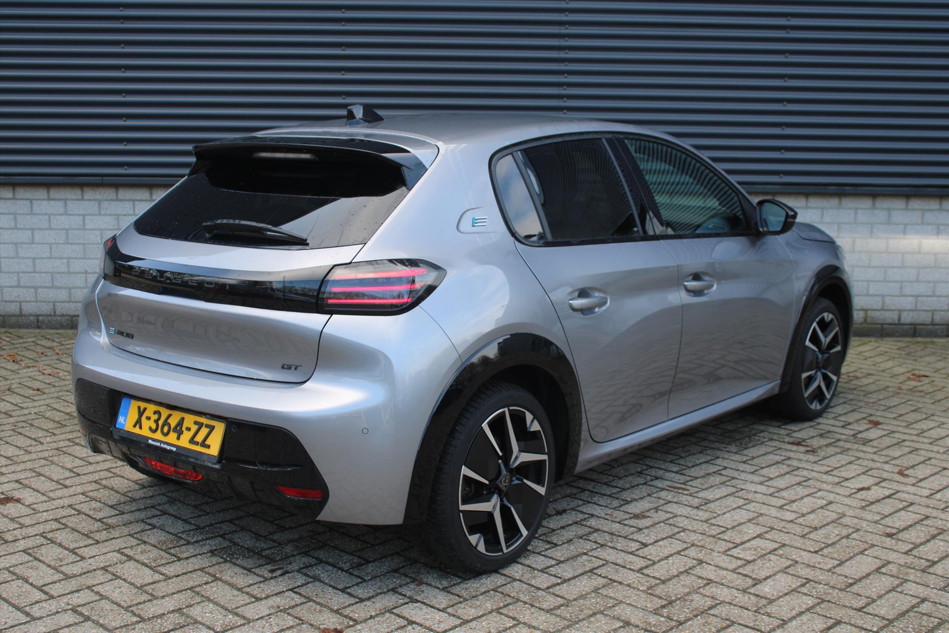 Peugeot e-208