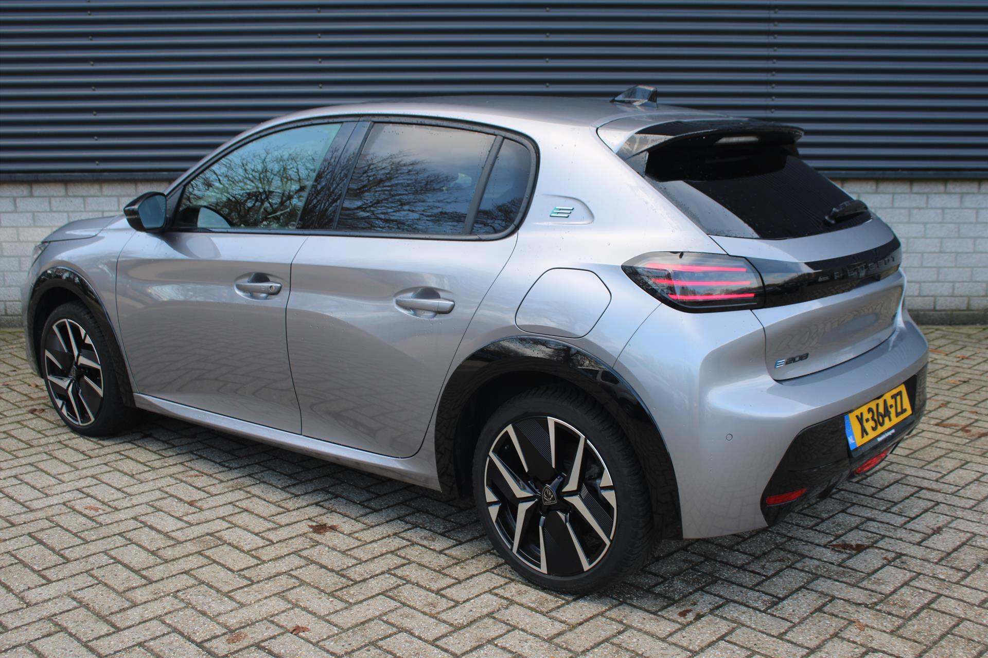 Peugeot e-208