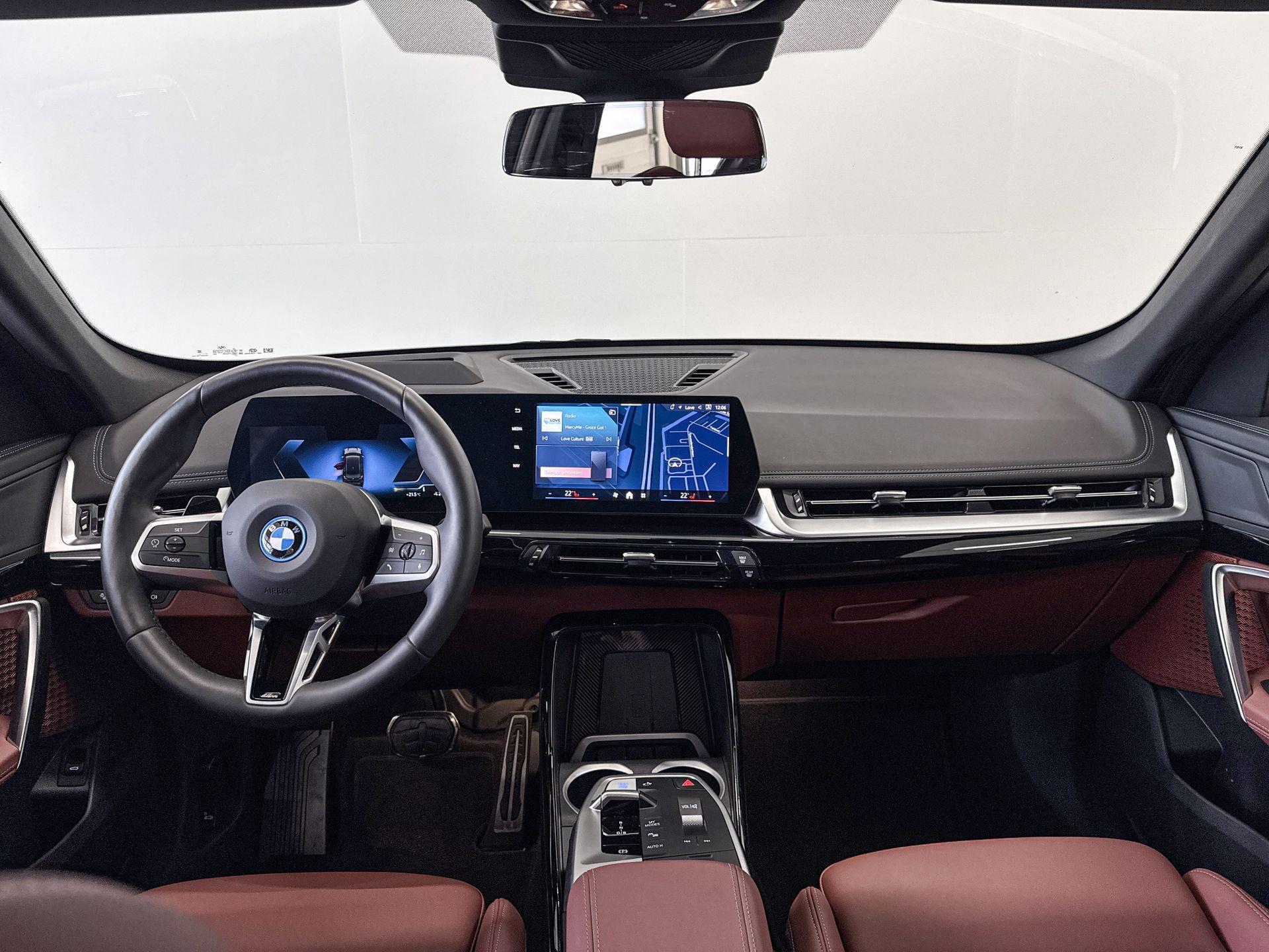 BMW iX1