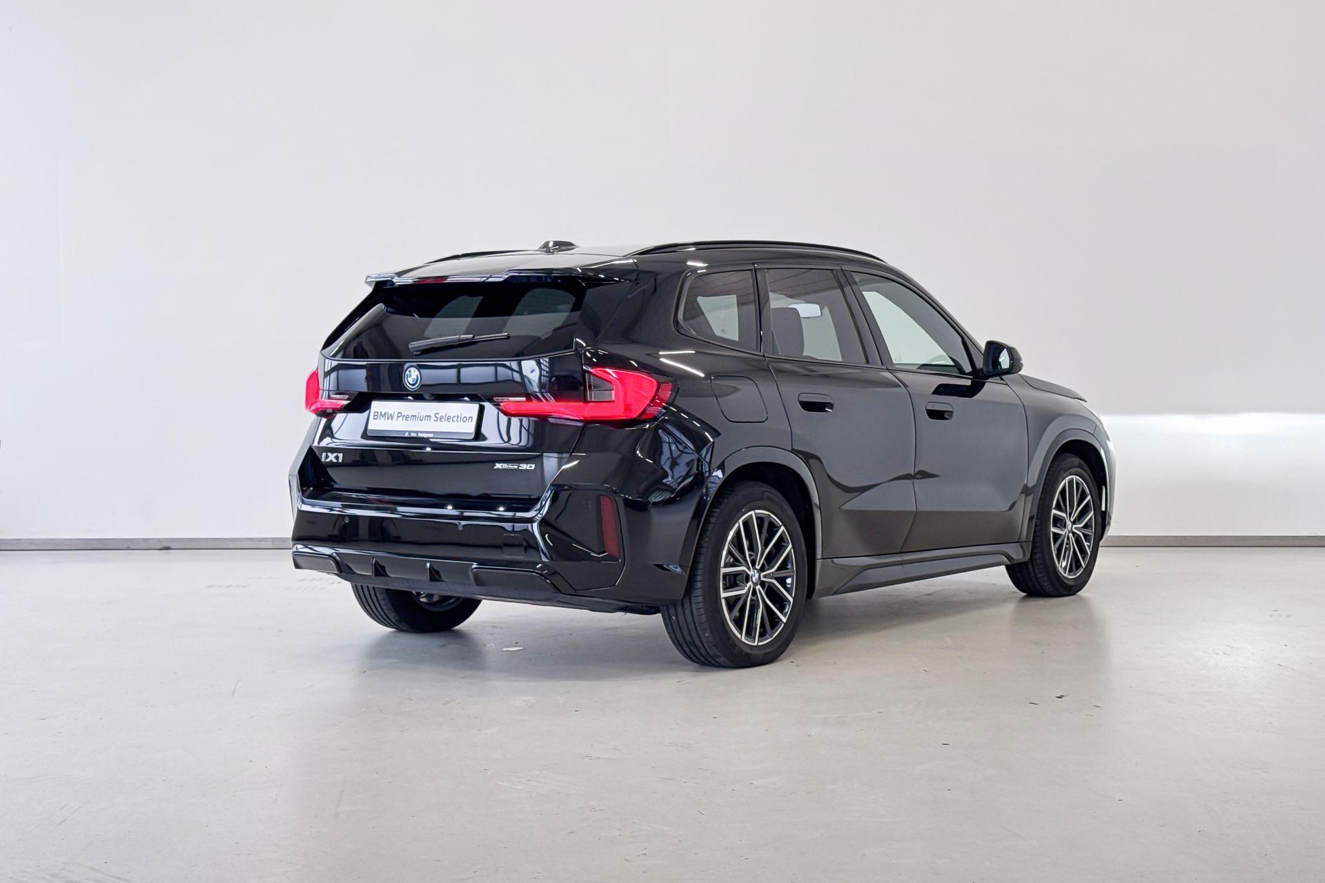 BMW iX1