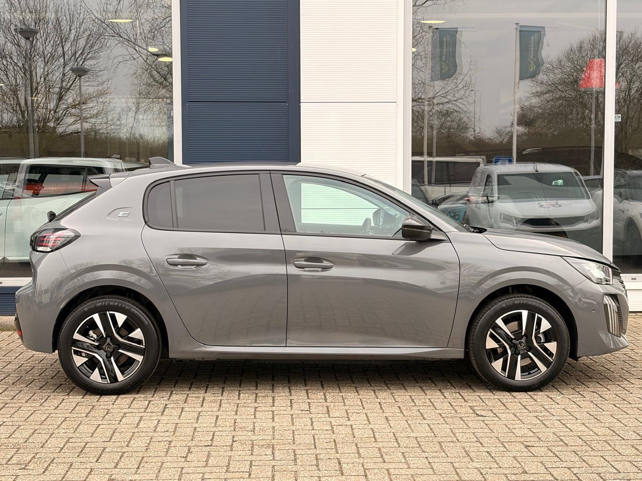 Peugeot e-208
