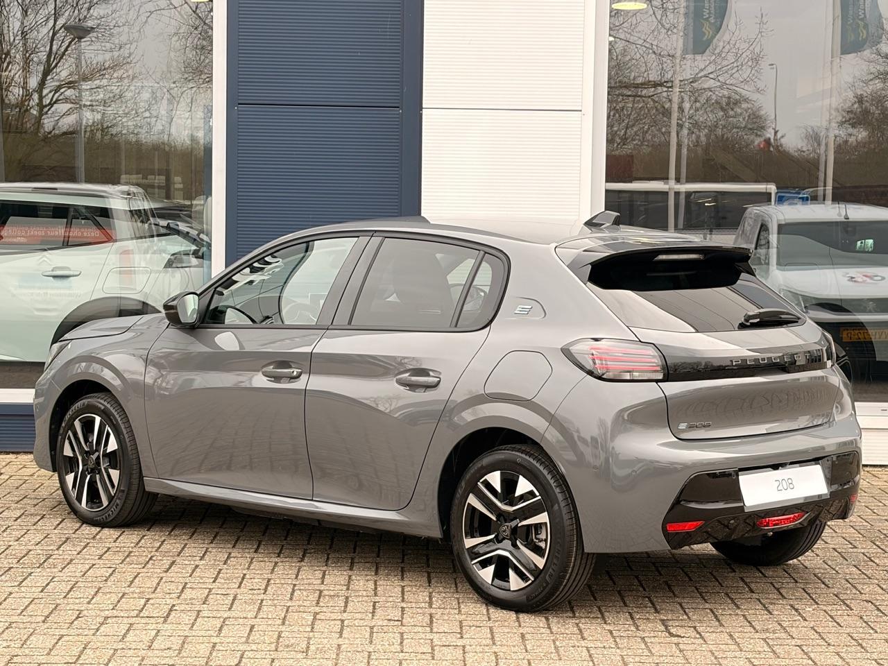 Peugeot e-208