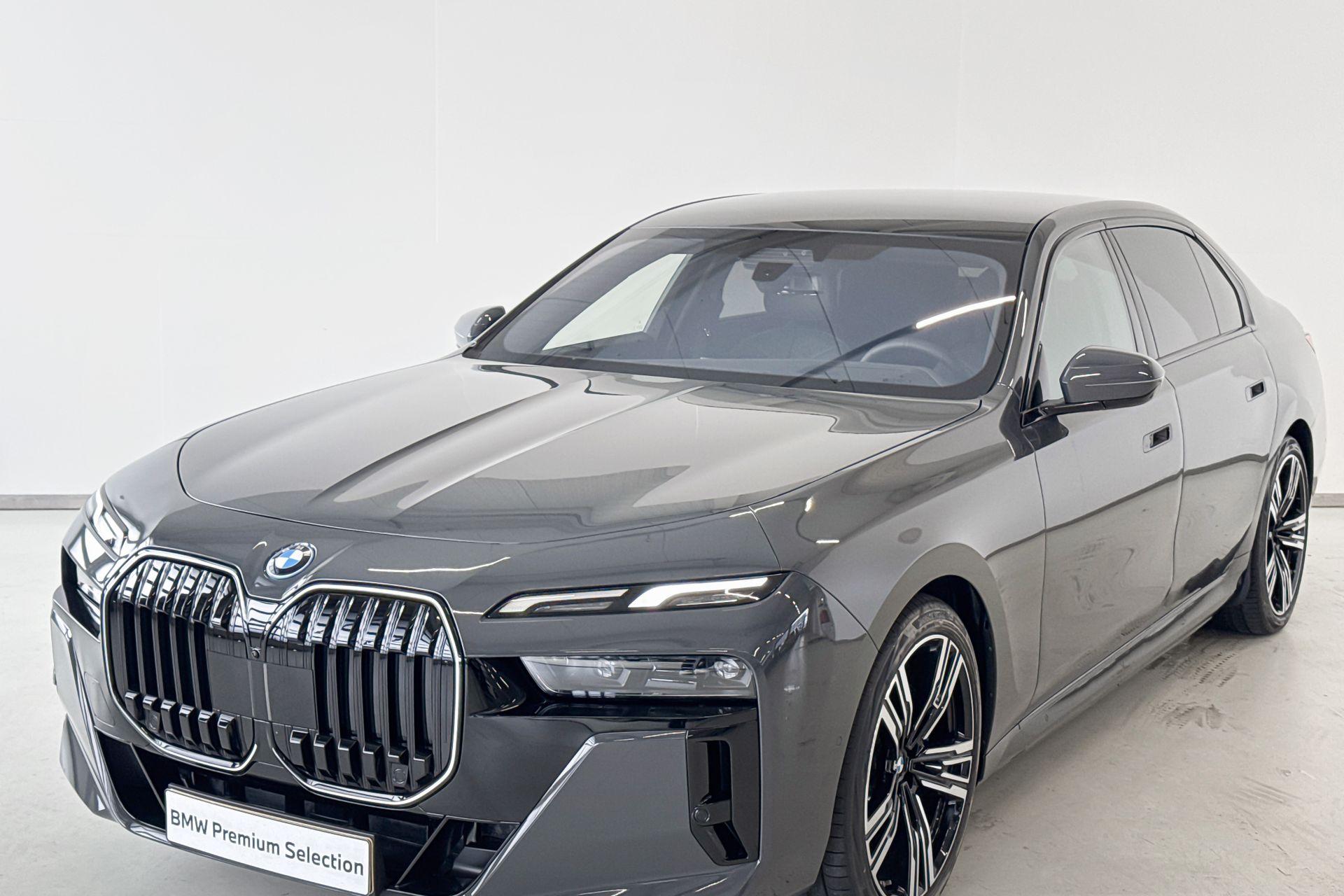 BMW i7