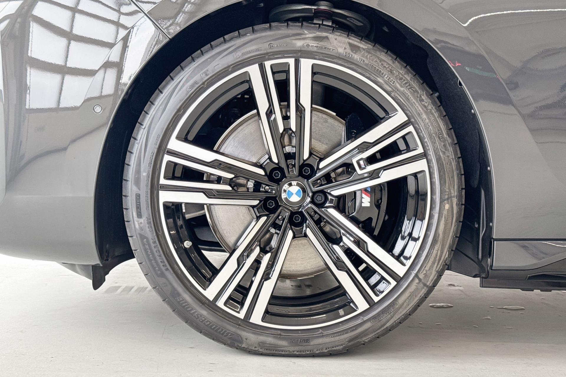 BMW i7