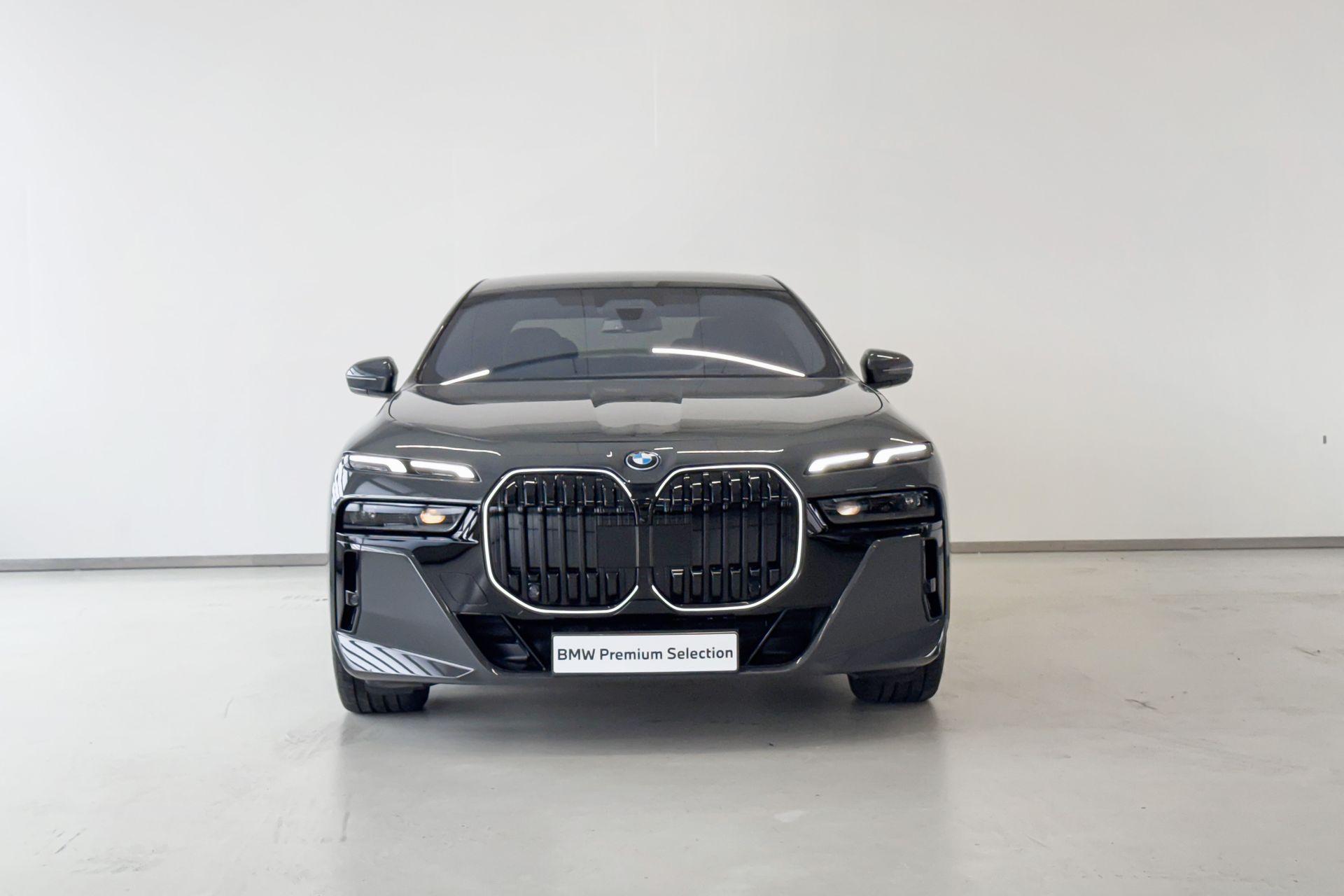 BMW i7