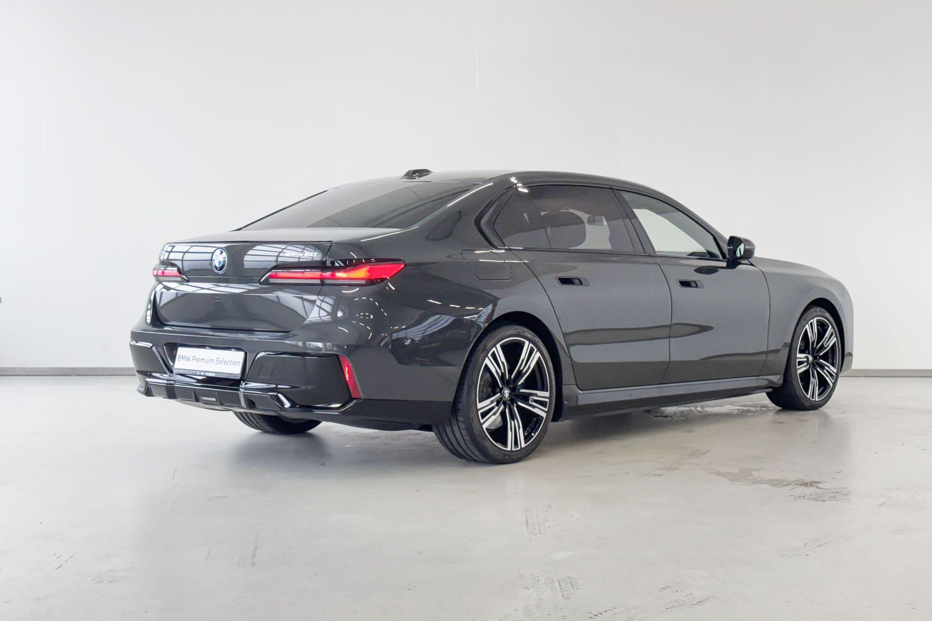 BMW i7